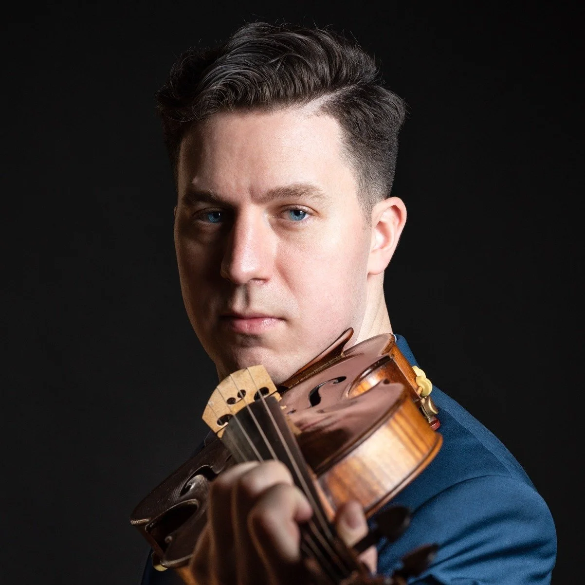 Meet Colin Brookes, Rule of Three's violist

Praised as &ldquo;master of the strong lines&rdquo;, concert violist Colin Brookes is a native of Pittsburgh, Pennsylvania, where he made his solo debut with the Pittsburgh Symphony at the age of 17. A fou
