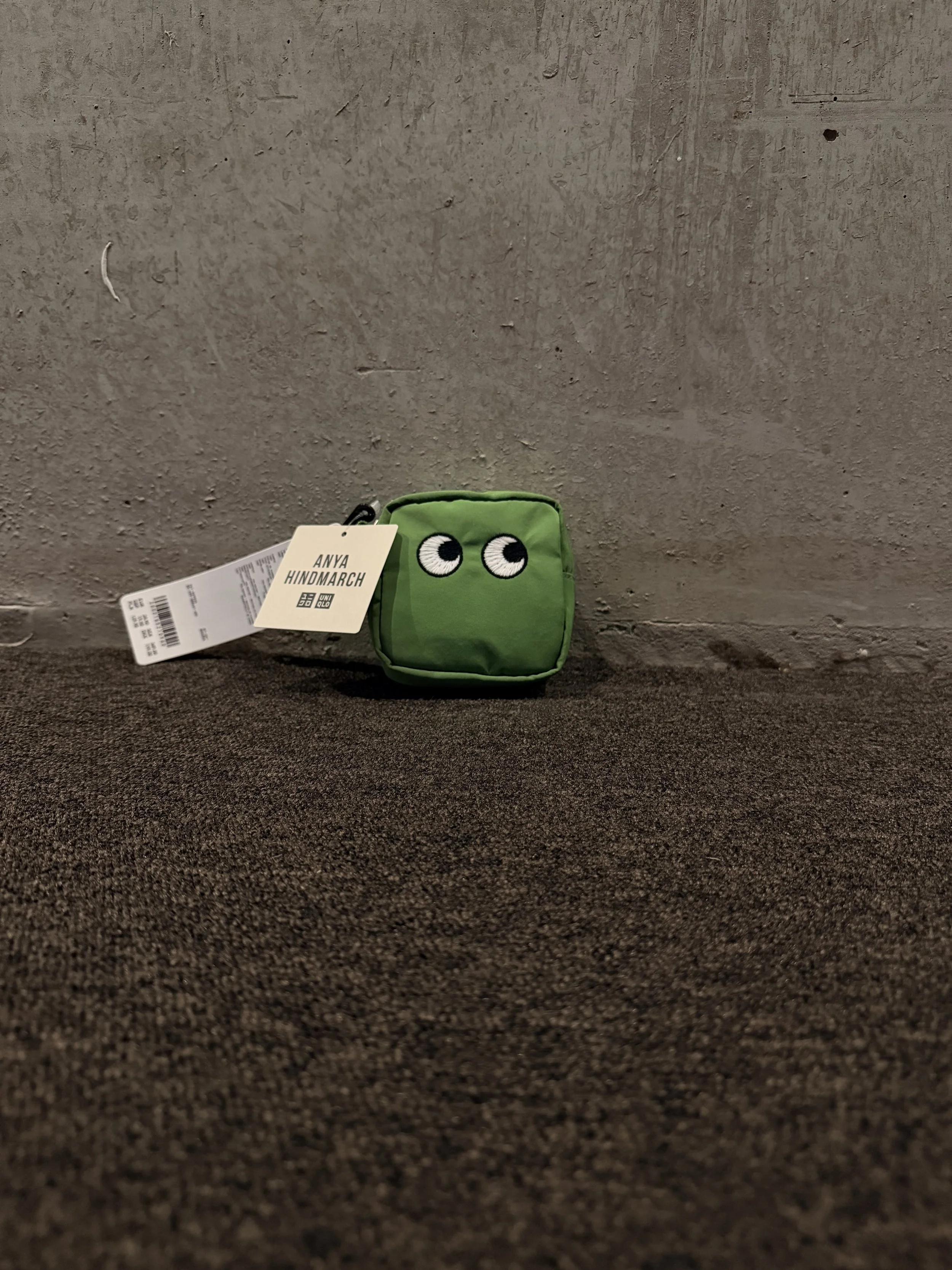 Anya Hindmarch x UNIQLO Eyes Mini Pouch – Green (One Size)