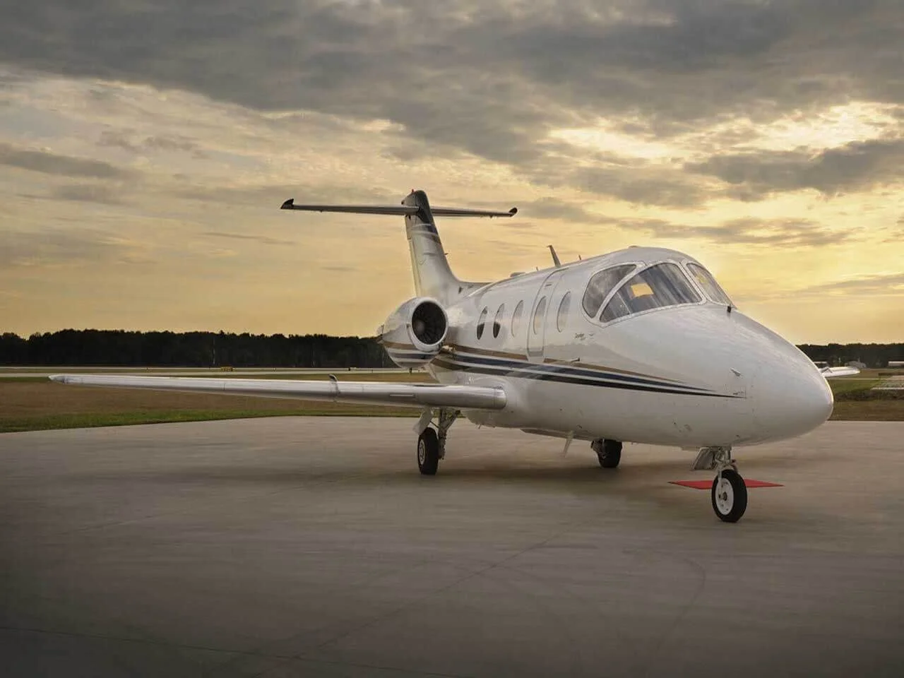 Hawker 400XP – Light Jet Charter