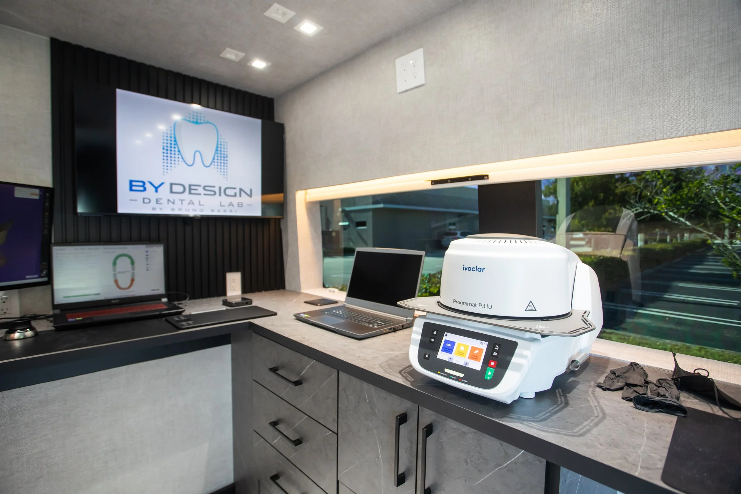 Solid Zirconia Crown