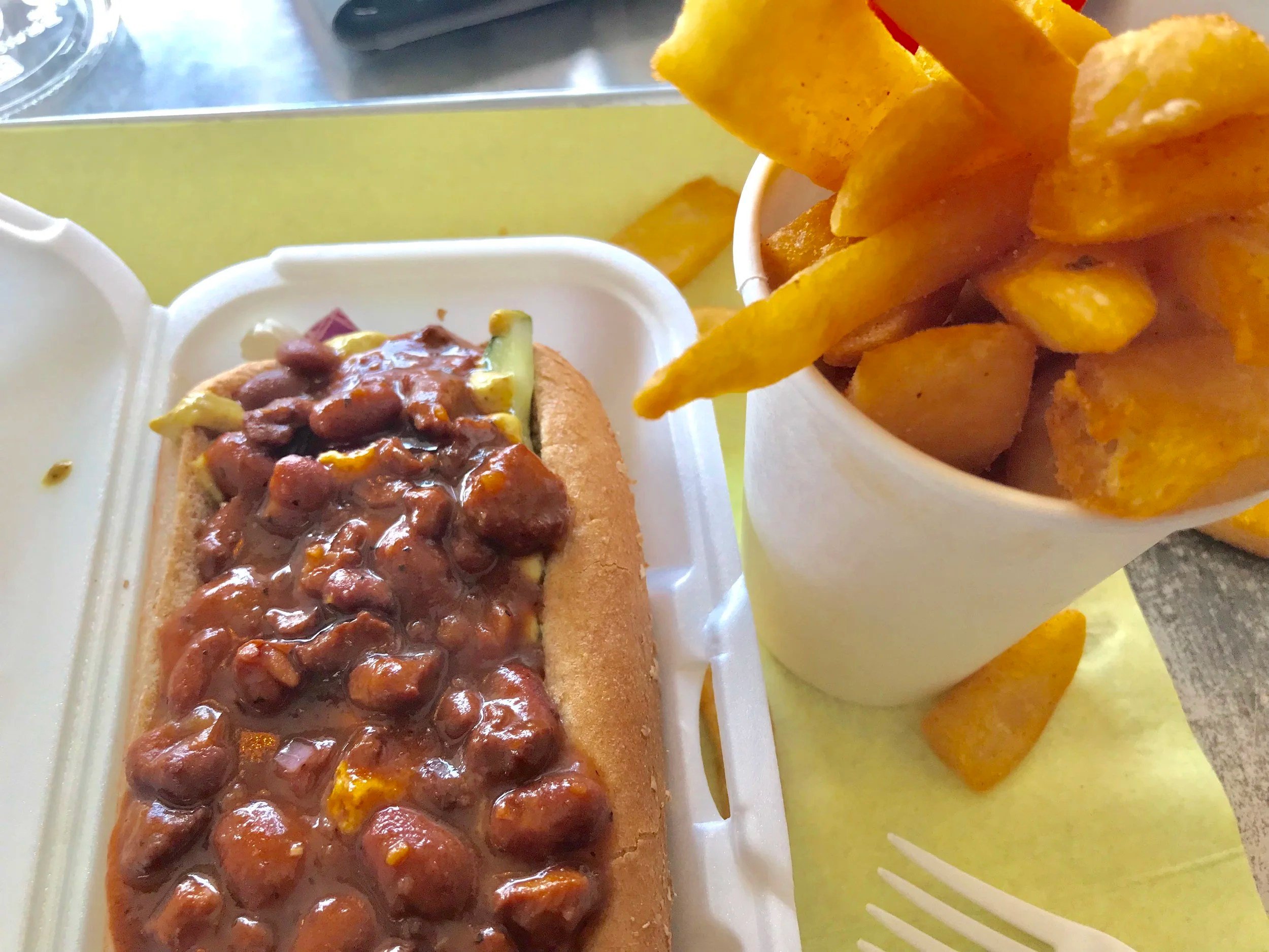 Earles Grill on Crenshaw - Best Vegan Chili Dog in LA!
