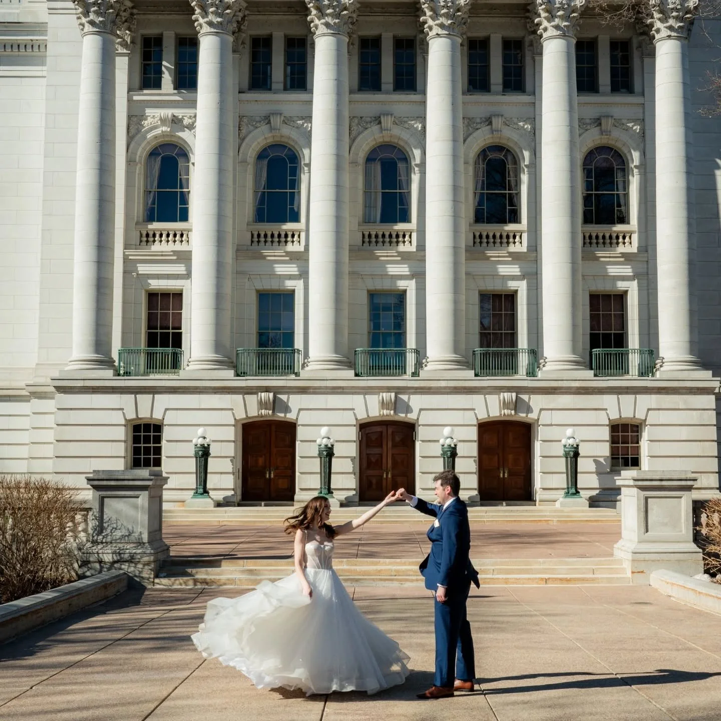 Happy 2nd (and 5th) anniversary to my husband! Swipe to see all the bookish details at our book themed wedding 📚