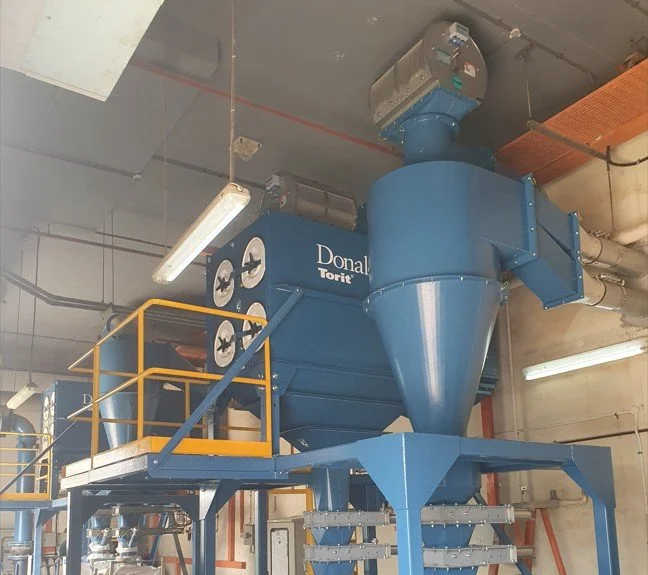 Flameless explosion venting device for indoors installation