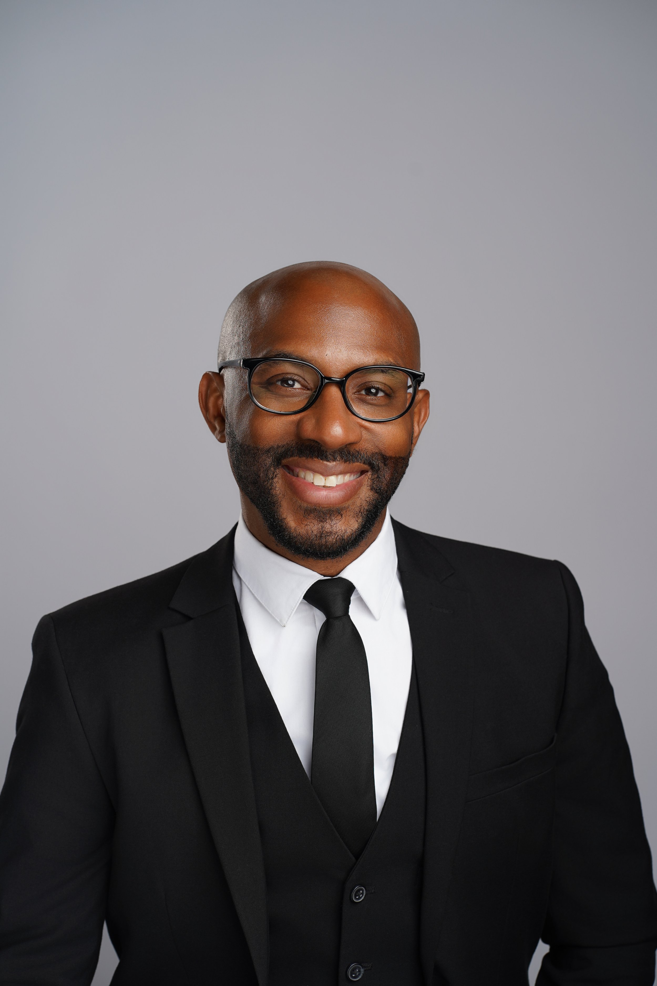 headshotweb-18.jpg