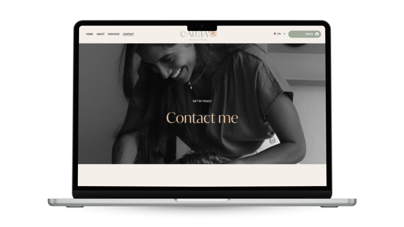 Pantalla de una página web en una laptop con un fondo en escala de grises que muestra una imagen de una mujer sonriendo y una inscripción de 'Contact me' en el centro de la pantalla.