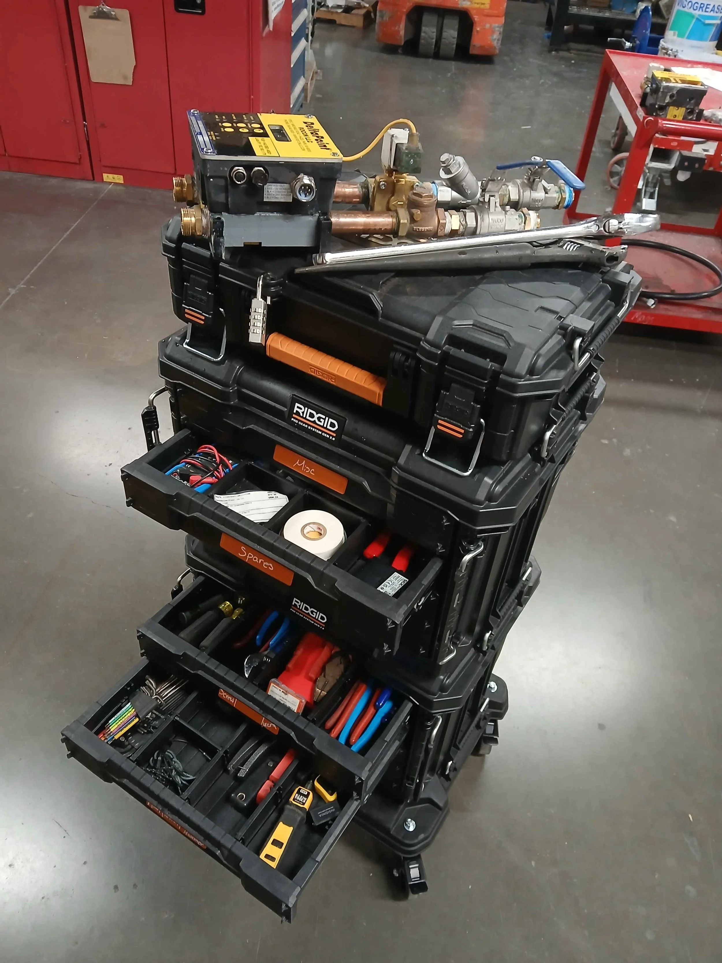 Equipment & Manufacturing Technician