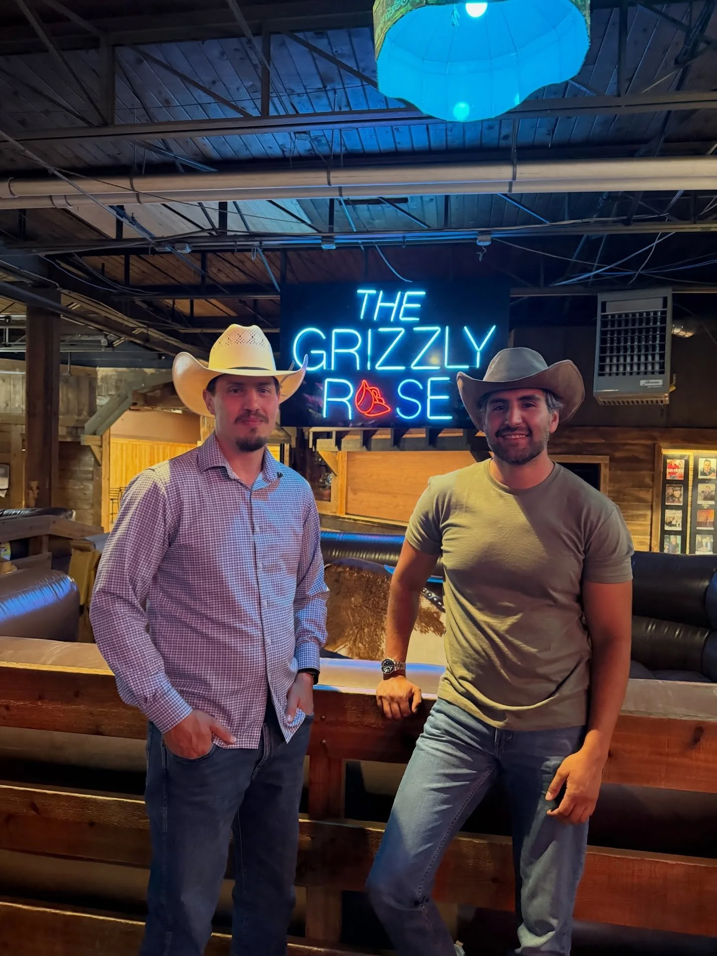 Denver hangs with @frankraymusic at @thegrizzlyrose 🌹 #country #denver