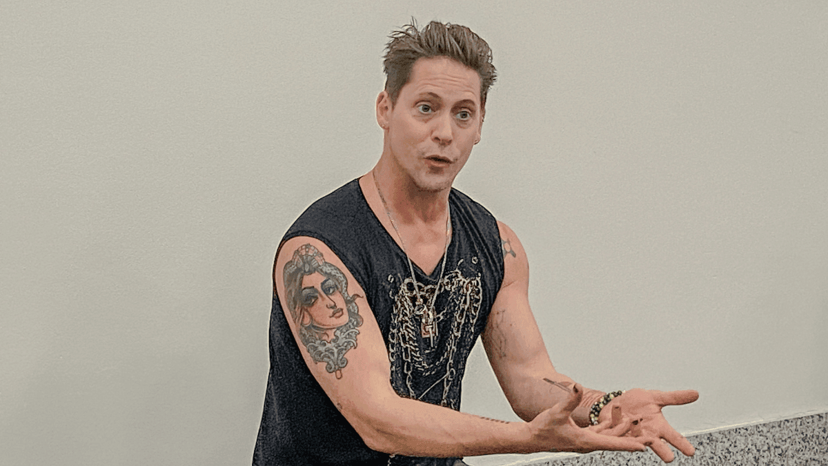 BGS 2024: “IA é uma merda”, diz Neil Newbon, intérprete de Astarion, sobre Inteligência Artificial