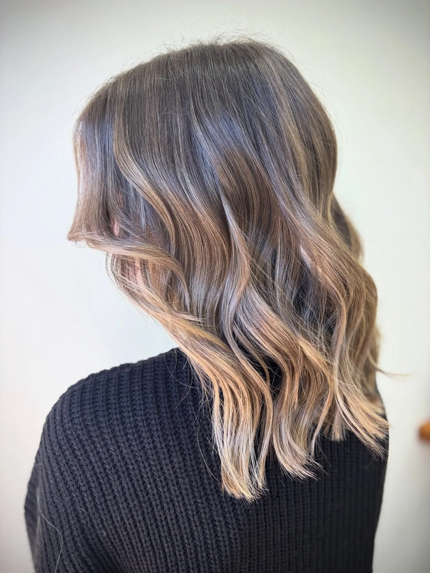 It&rsquo;s transformation season! Blondes going darker, long haired ladies chopping it off and trying something new&mdash;I&rsquo;m loving it🤩 

Natasha has been going blonde since we first met in December of 2021. The last time I saw her was back i