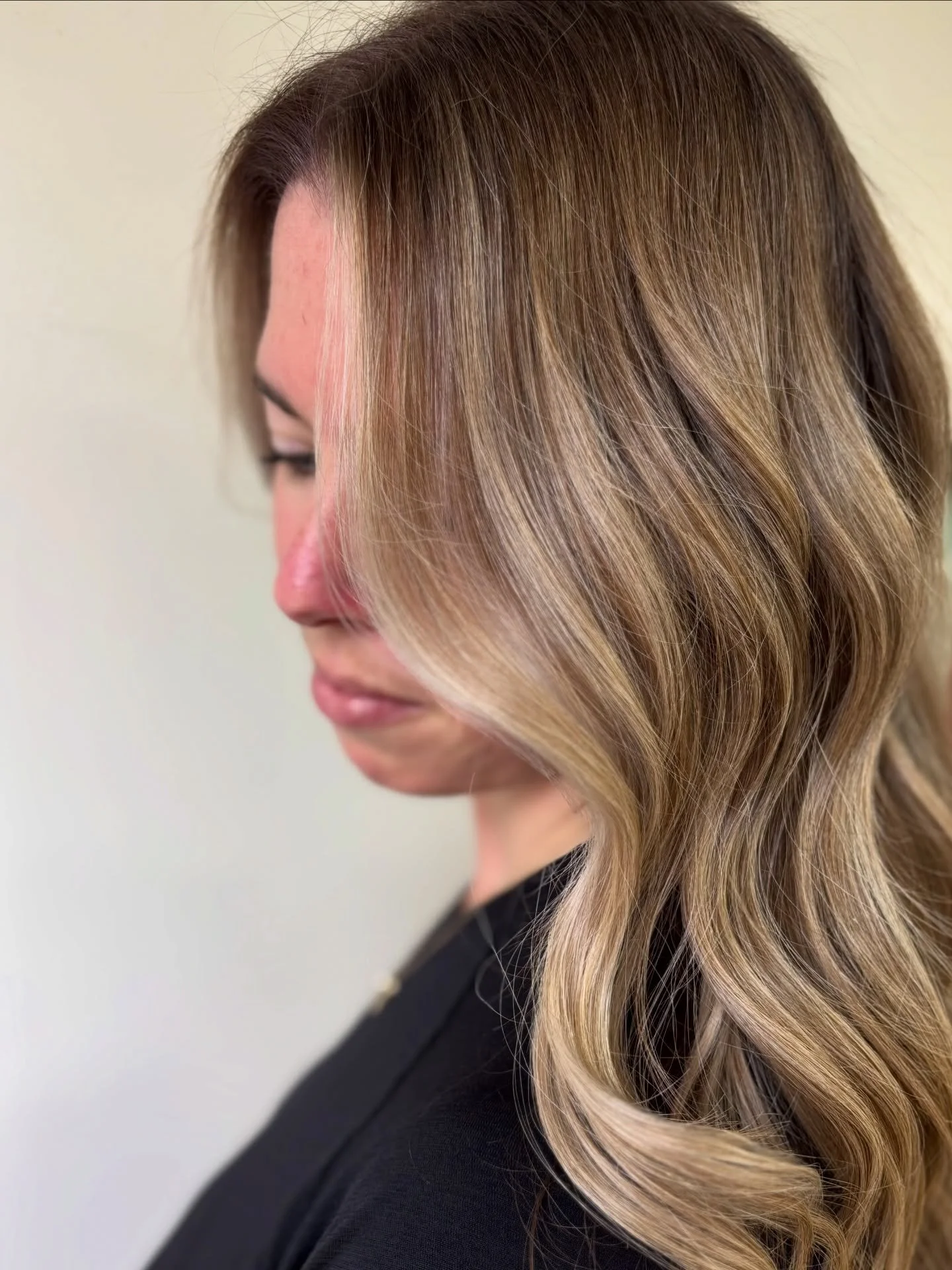 Holiday hair season roundup✨

Picture 1 - Regrowth colour &amp; style
Picture 2 - Balayage retouch &amp; add-on haircut 
Picture 3 - Balayage retouch &amp; add-on haircut
Picture 4 - Partial custom blonde &amp; add-on haircut (can be brunette outcome