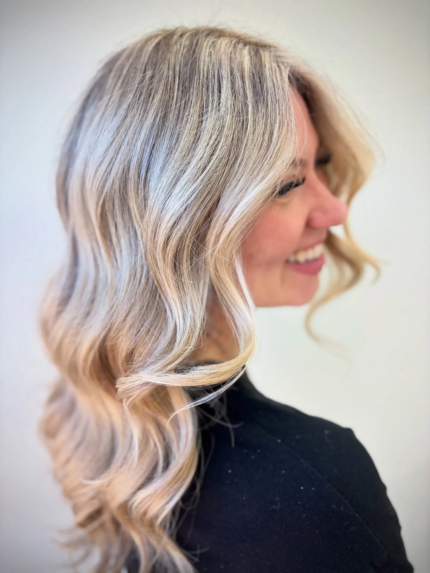 Swipe to see the journey of where we started back in February 2024!👀 Michelle had dark brown, coloured hair and wanted to transition to blonde. 

I previously kept the look low maintenance for her, so she could push her services up to 7 months out. 