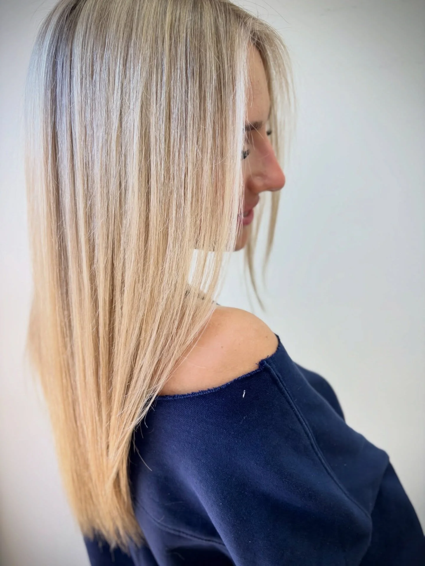 I don&rsquo;t take photos of everything anymore&mdash;only when the hair hits and the lighting is just right.

Partial custom blonde x add on haircut for the perfect spring refresh🤩

This service is booking into September, use the booking link on my