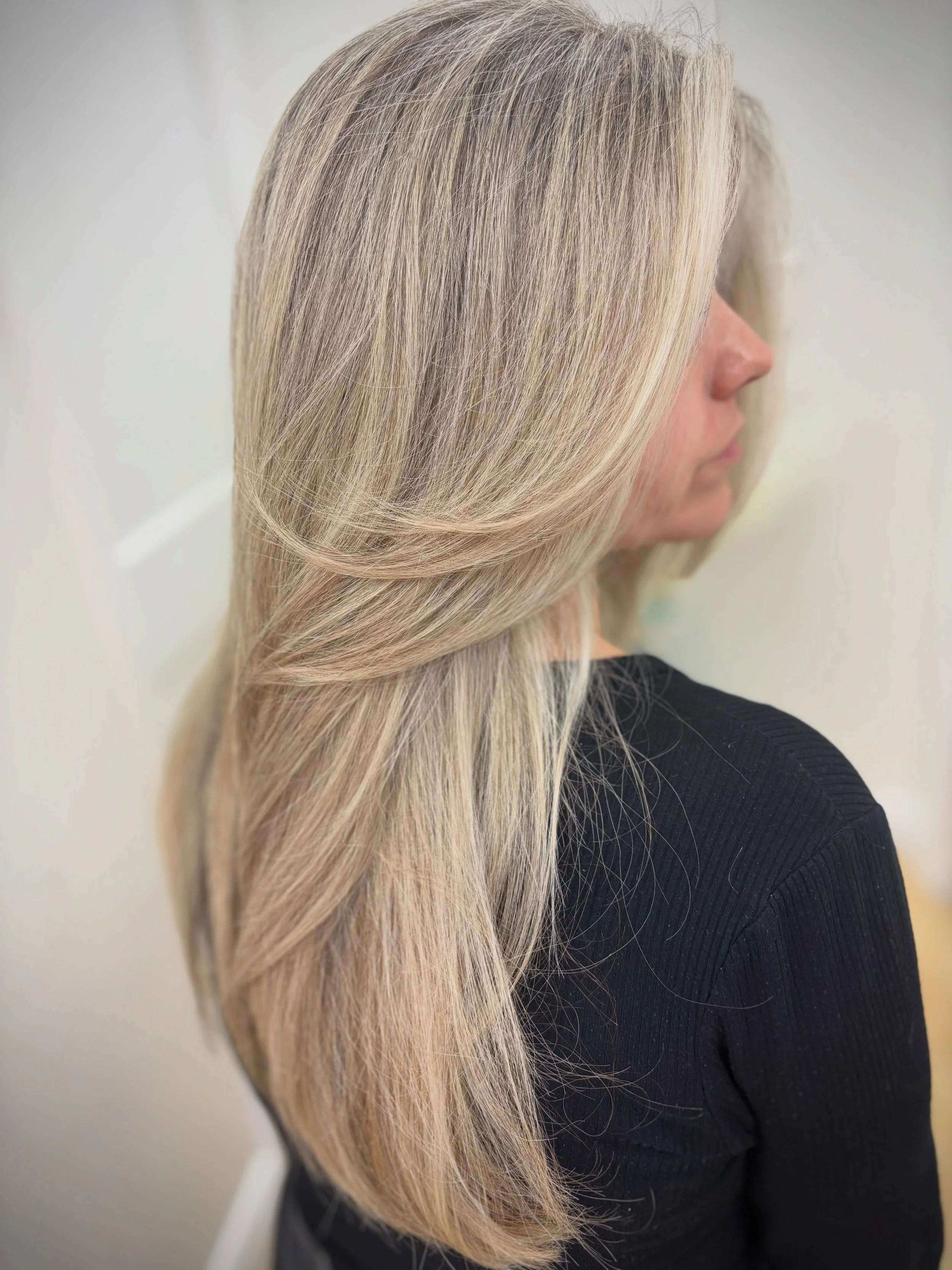 Grey blending blonde + micro trim to get Katherine&rsquo;s hair extra long (and healthy) for her wedding in November👰🏼&zwj;♀️ 

Swipe all the way through to see the &lsquo;after&rsquo; picture we sent her husband😂 She had told me she might want to