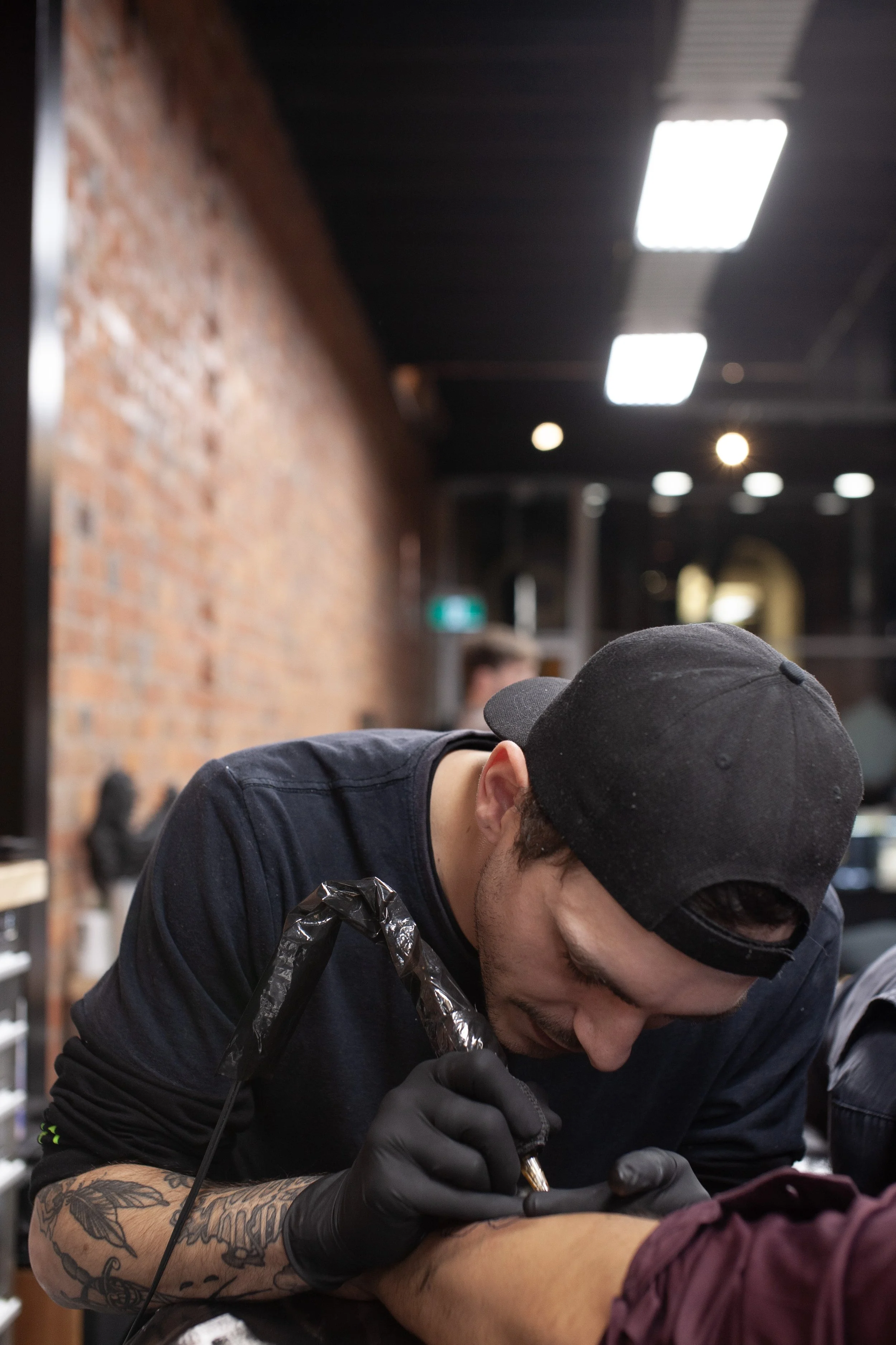 Jake Varela tattooing a client