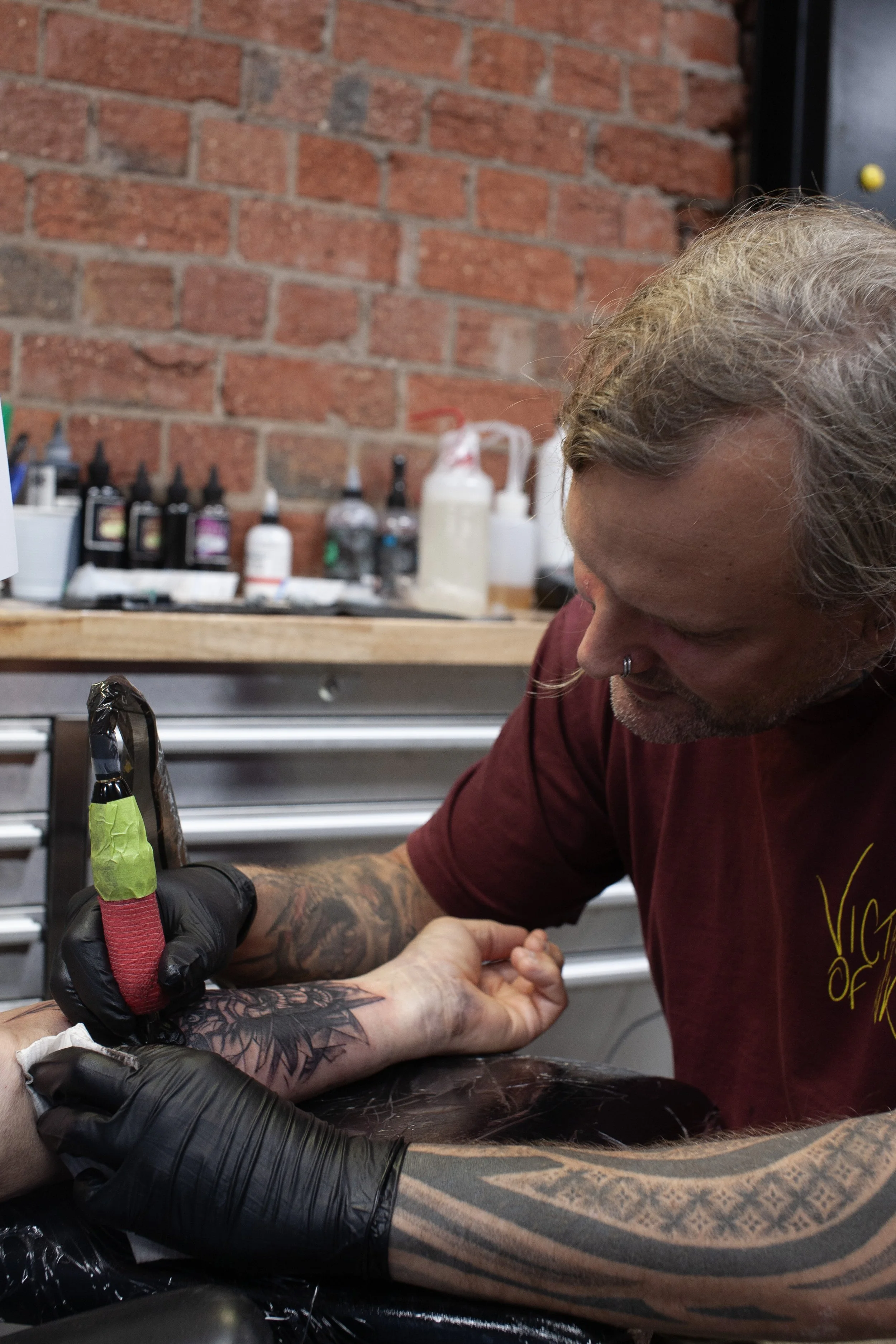 Will Halstead-Smith tattooing a client