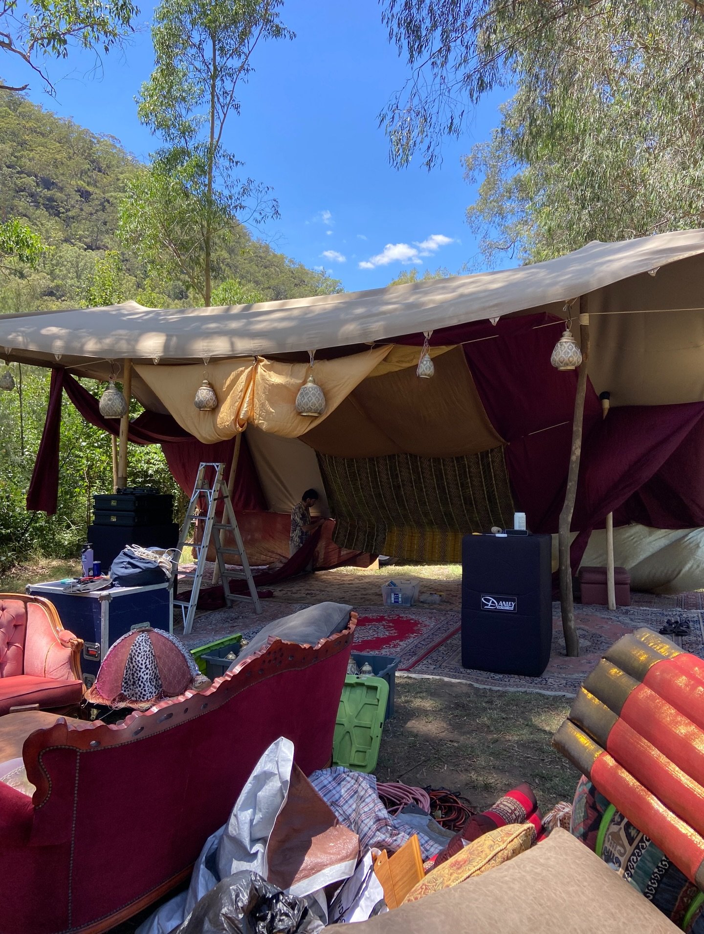 I often get asked how I come up with the spaces we create &amp; it&rsquo;s a bit of chaos really. 

Step 1) 
I&rsquo;m constantly on the hunt for the right pieces, I&rsquo;m a bit of a magpie that way. I find my treasures on Marketplace, on the side 