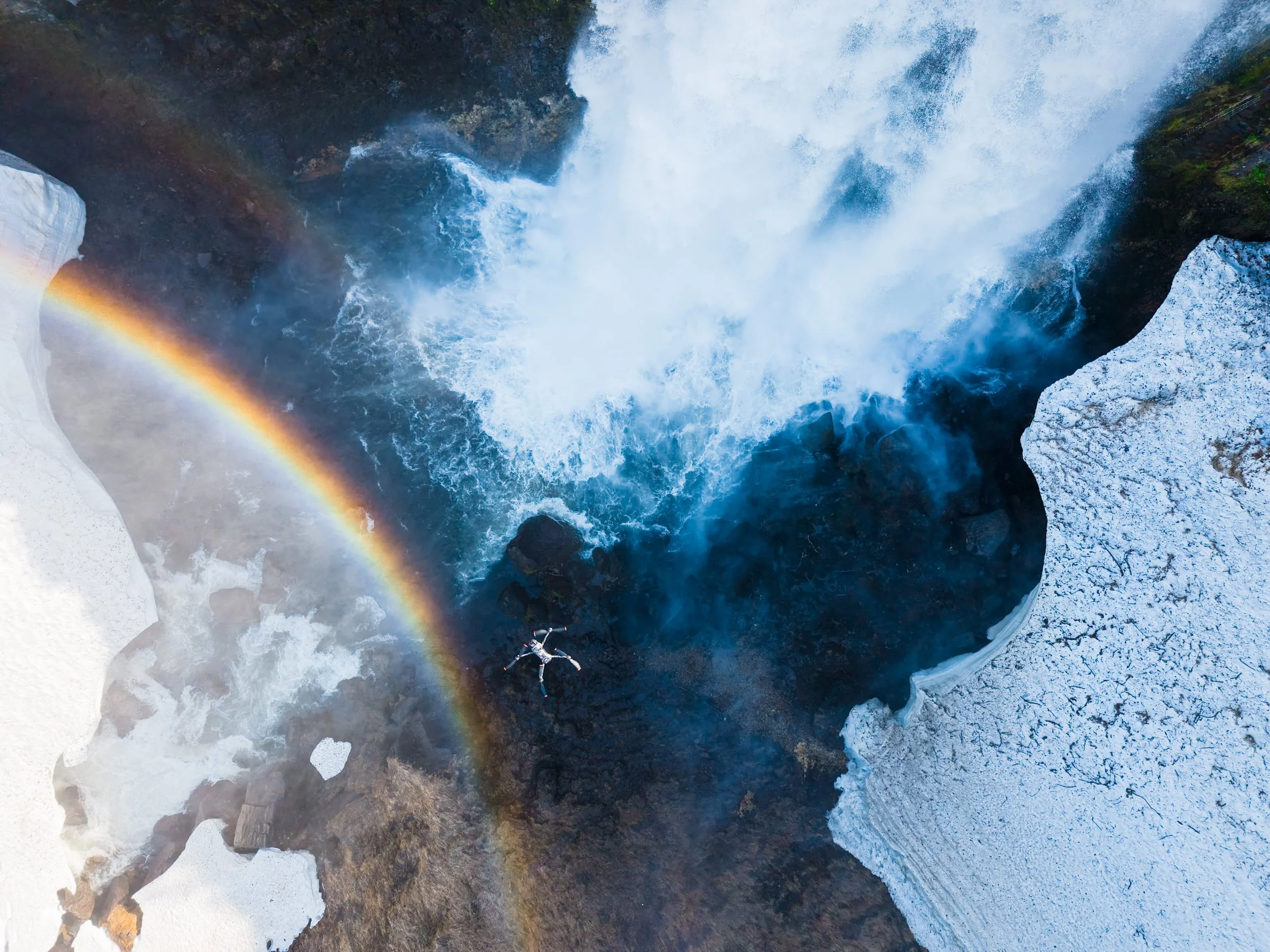 七月初的宁静瀑布