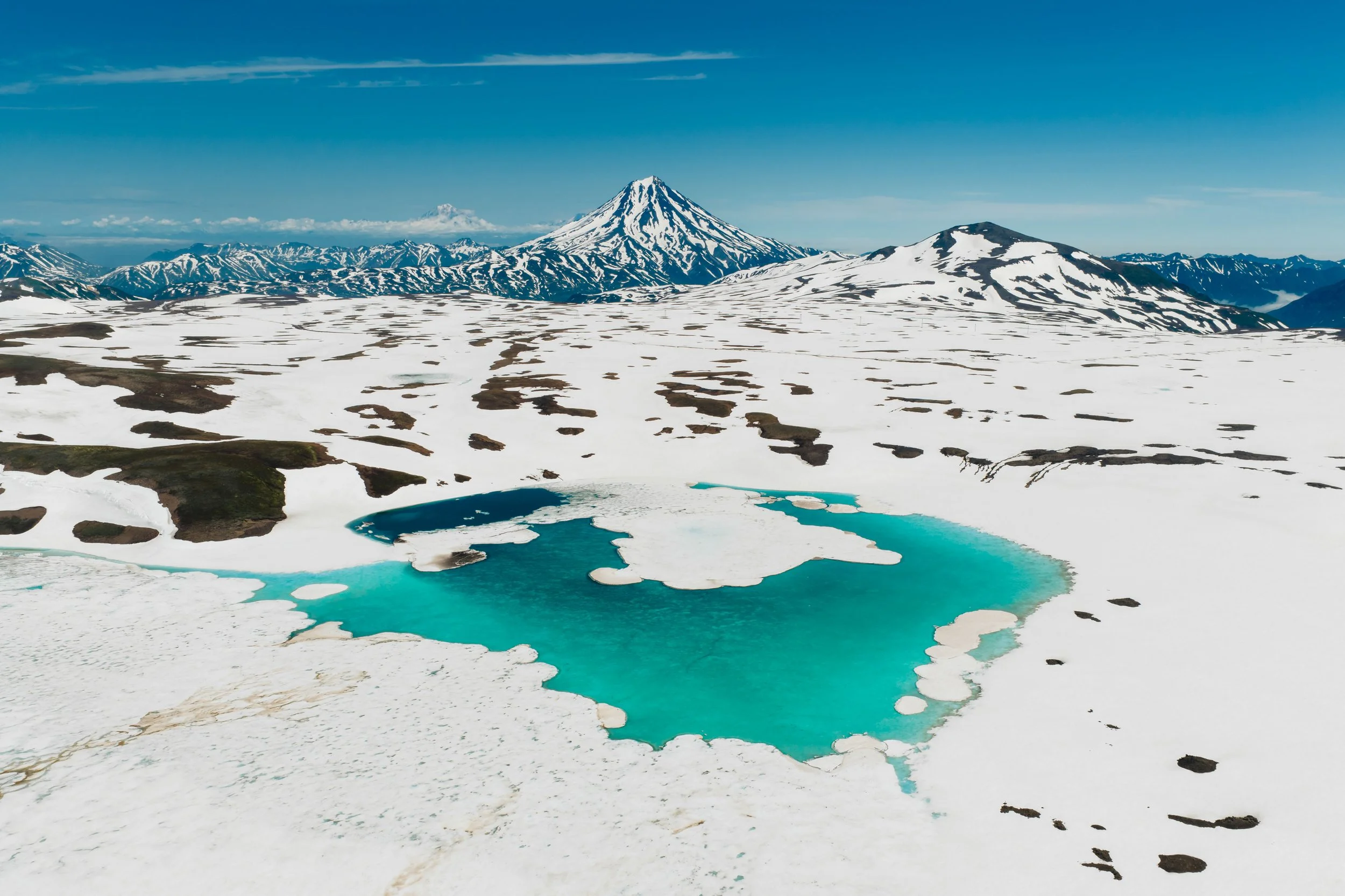 远眺维柳琴斯基火山，7月初