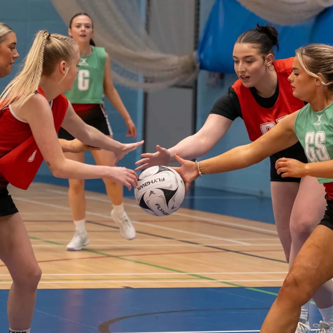 Race to the ball.

@uswnetball asked me to come and take photos for their social media platforms a few days ago, ranging from groups, headshots and a quick fire training session.

They were all lovely and a pleasure to work with.

Shoutout to @nelmai