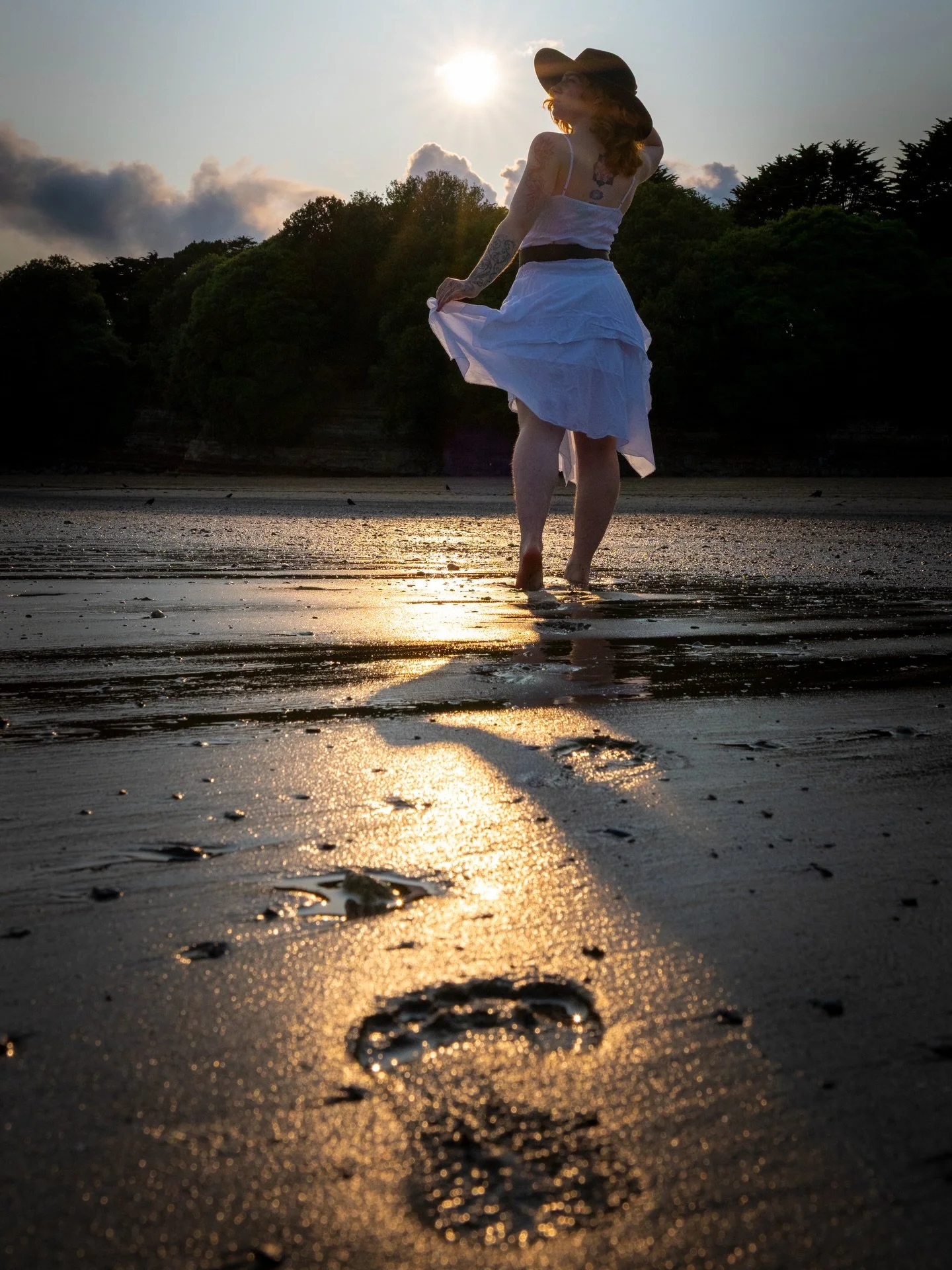 Sunset beach walks are sprays that bat

@bethanie_j_marriott 
Nikon Z8
#portrait #creative #nikon #creativeportrait #nikonphotography