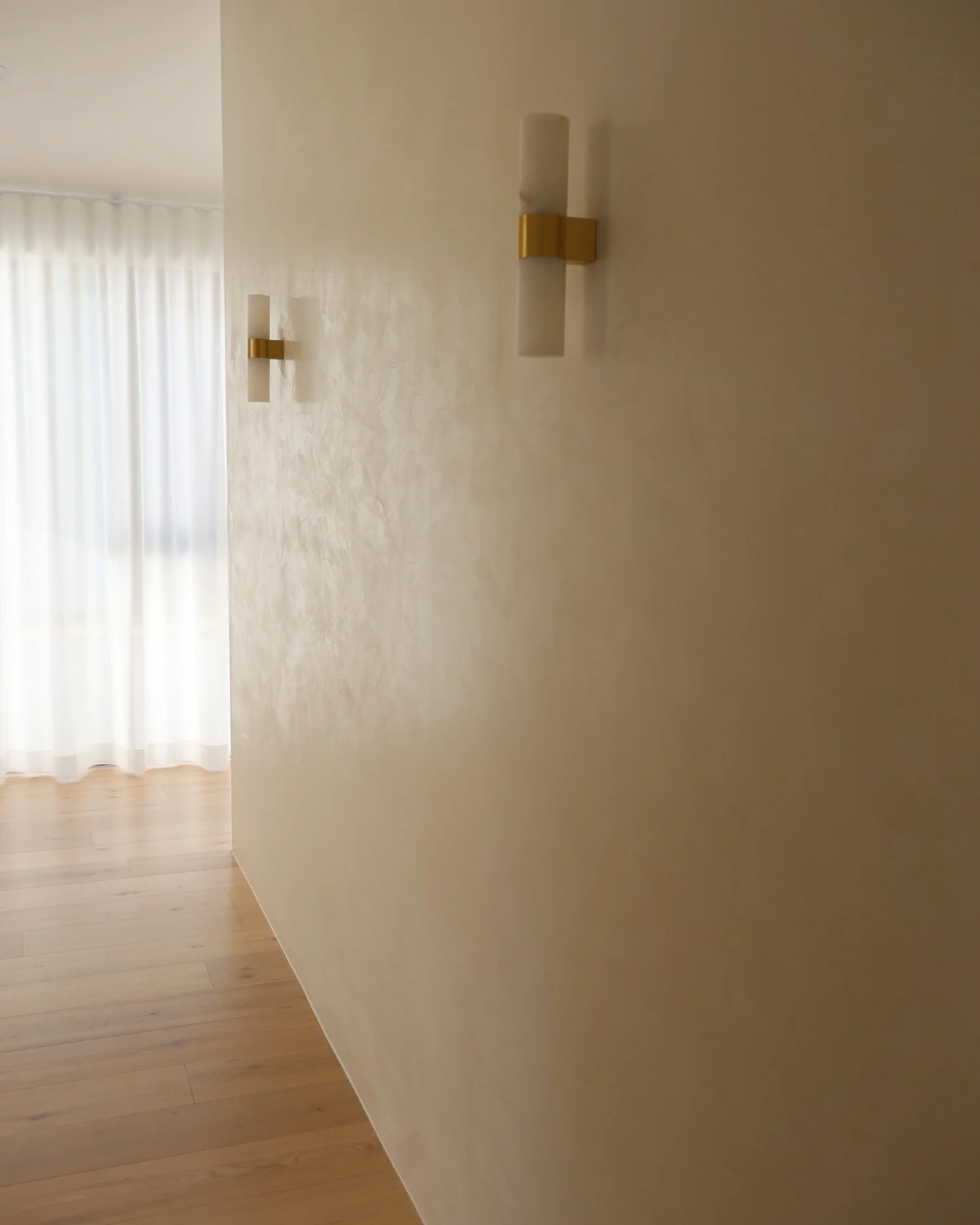 We recently completed a content shoot with one of our clients who specialises in Venetian plaster and artistic decorative finishes. Their work is all about texture, elegance, and detail &mdash; and it really came through on camera.

#sydneycontentcre