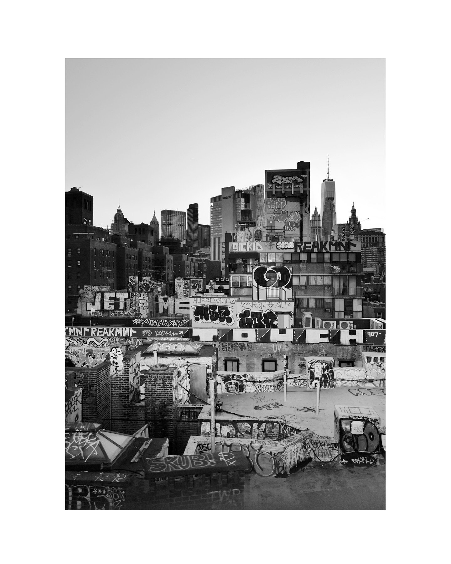 Manhattan Bridge.
New York
&copy; Gerard Doolan
&mdash;&mdash;&mdash;&mdash;&mdash;&mdash;&mdash;&mdash;&mdash;&mdash;&mdash;&mdash;&mdash;&mdash;&mdash;&mdash;&mdash;&mdash;&mdash;&mdash;
📷 Leica Q2
+ Summilux 28mm F1.7
@leica_camera 
&mdash;&mdash