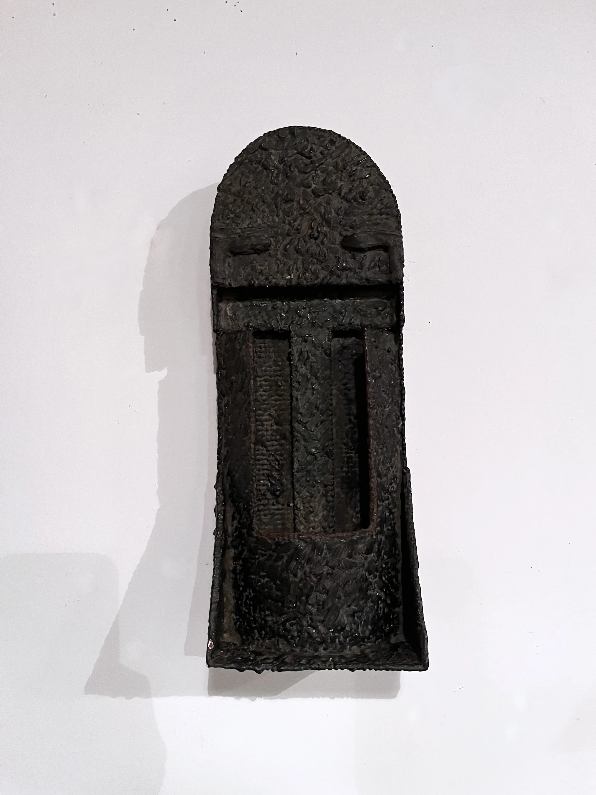 Mask. Wire, encaustic, pigment.