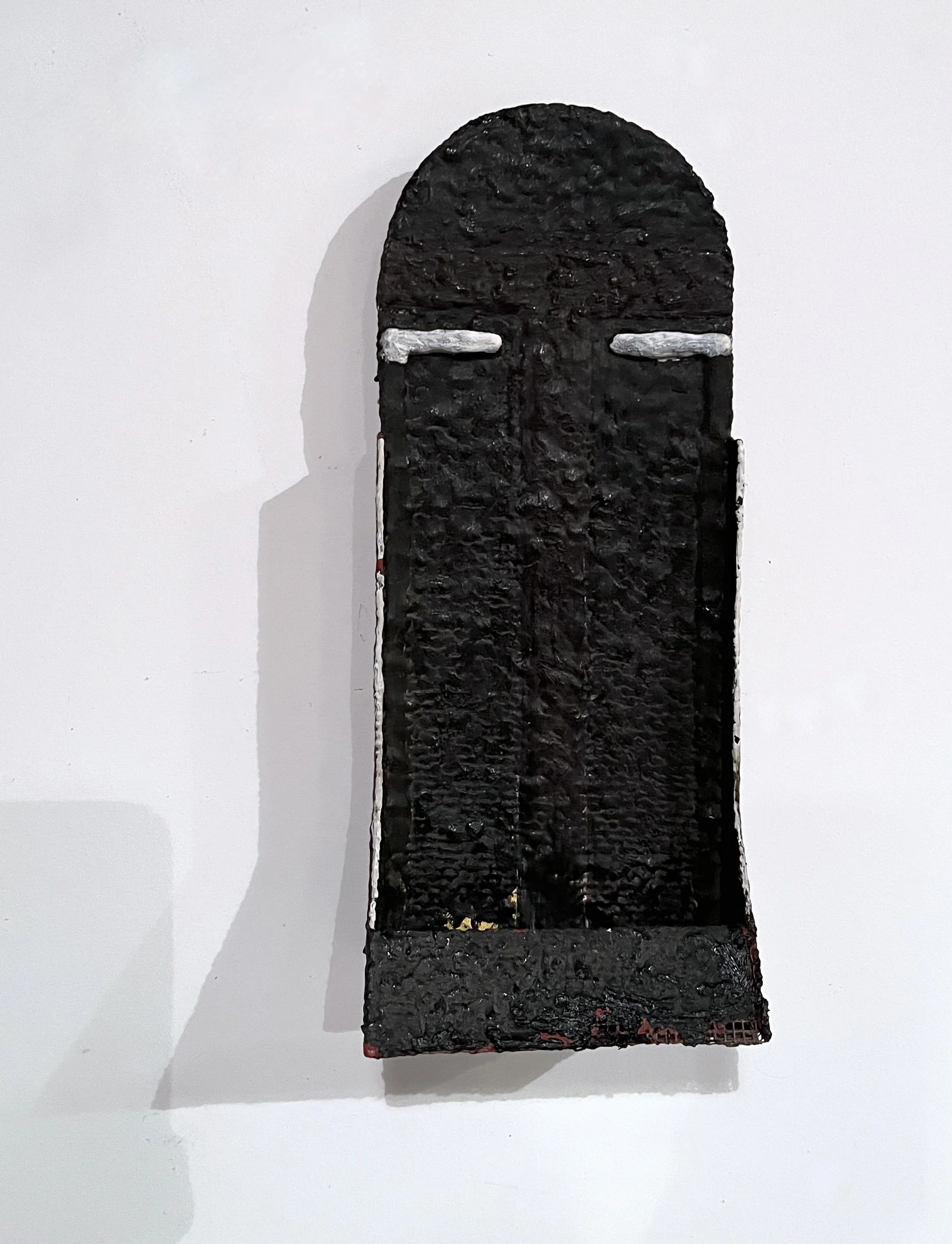 Mask. Wire, encaustic, pigment.