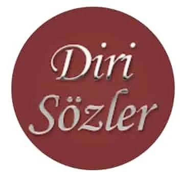 Ak we çal reňkli el ýazgysy görnüşindäki şrift bilen ýazylan “Diri Sözler” sözleri bolan gyzyl tegelek logo.