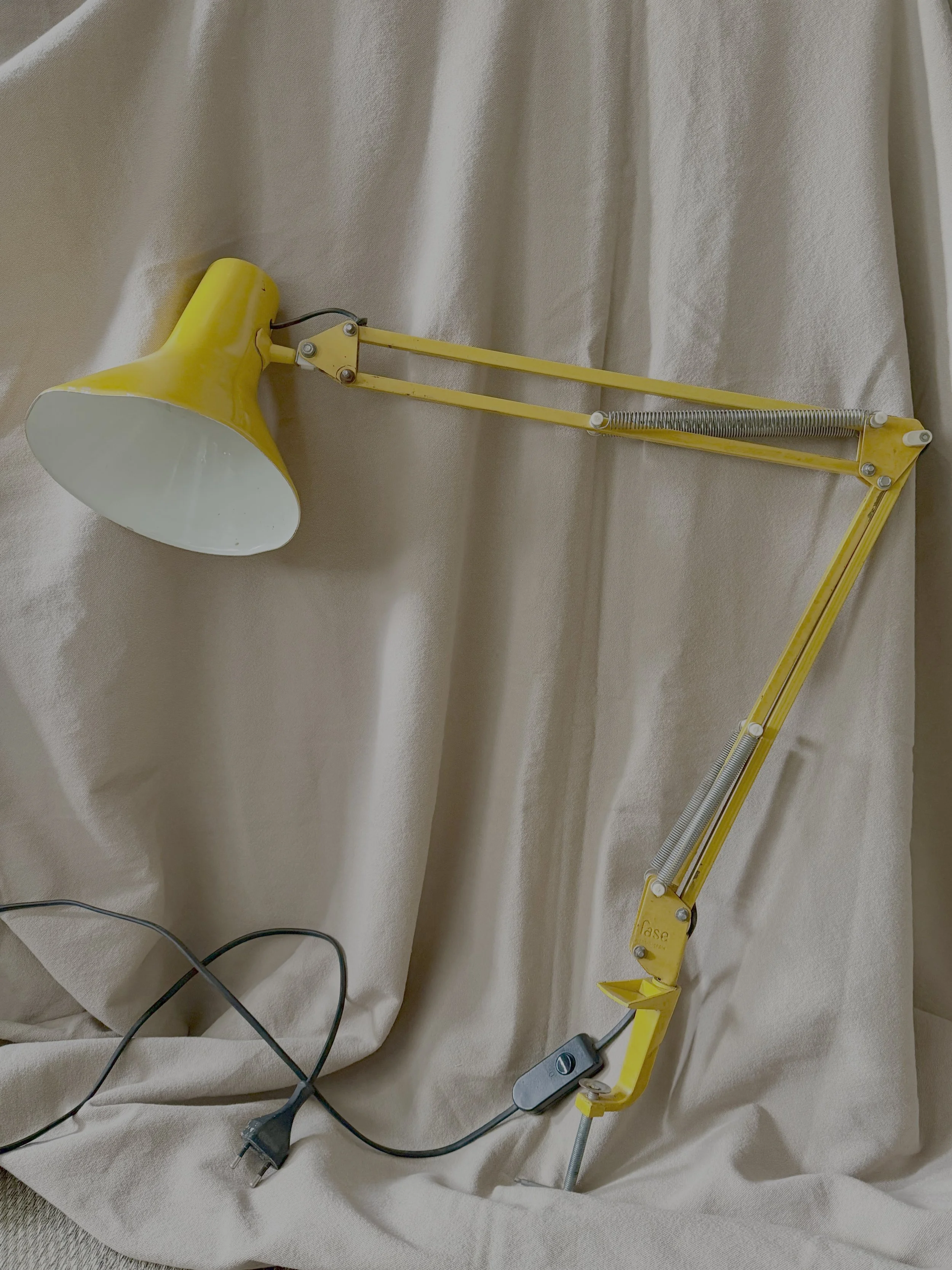 Flexo Amarillo de Pinza años 70