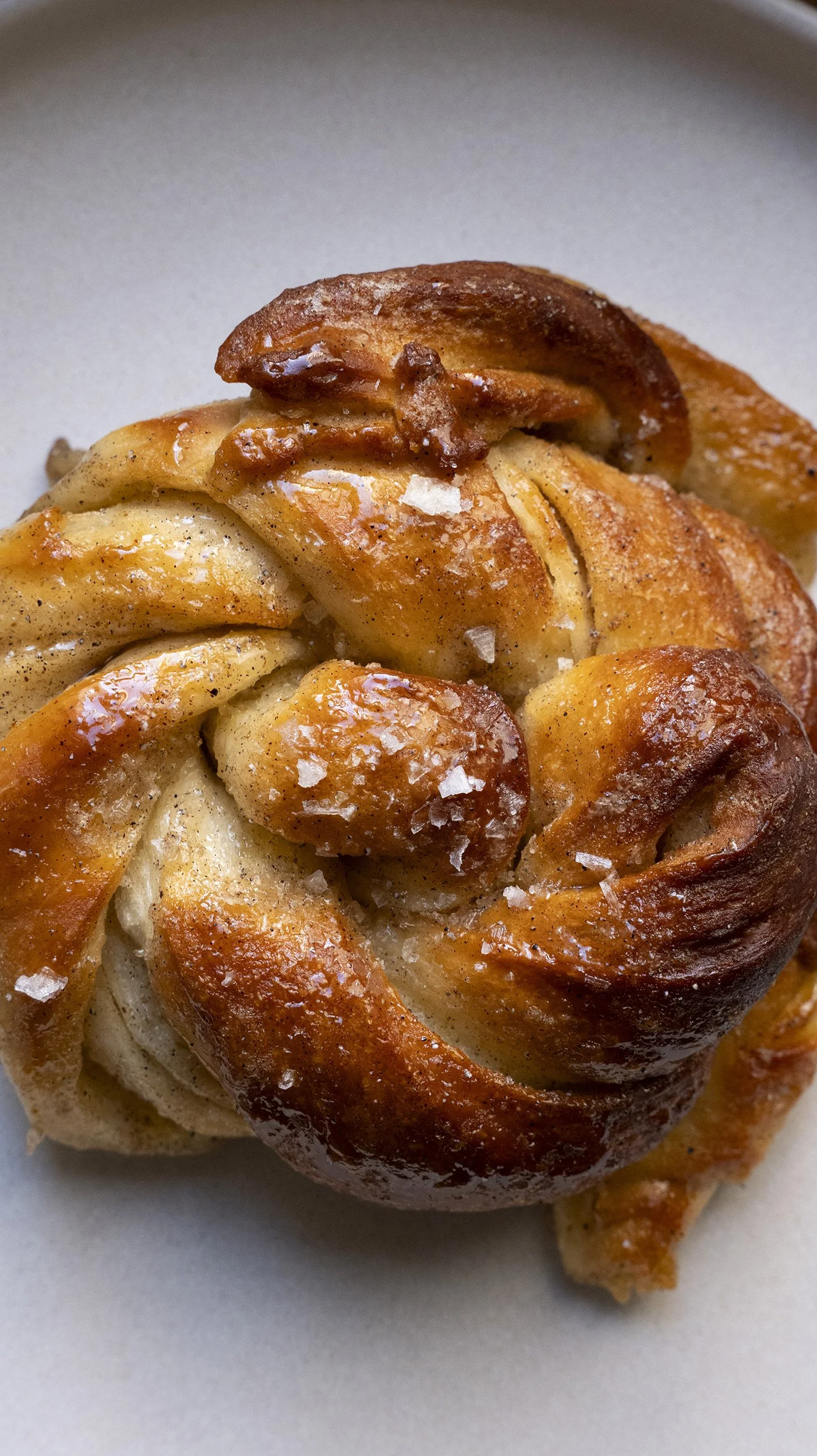 Kaffee Bar am Dobi in Rostock KTV: Specialty Coffee vom Kaffeeröster, Sauerteig-Frühstück, Kaffee & Kuchen – dein Frühstückscafe am Doberaner Platz.