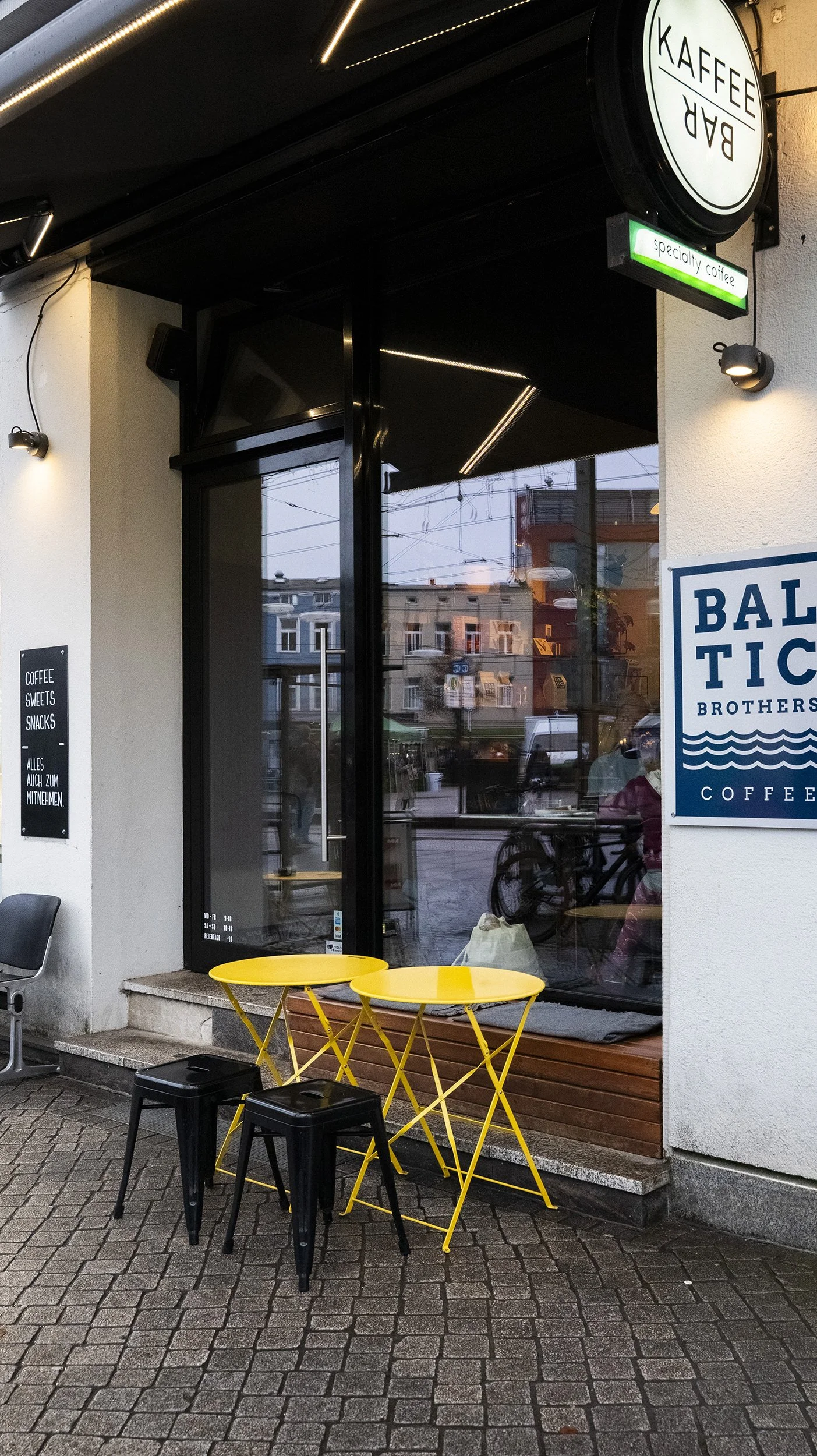 Kaffee Bar am Dobi in Rostock KTV: Specialty Coffee vom Kaffeeröster, Sauerteig-Frühstück, Kaffee & Kuchen – dein Frühstückscafe am Doberaner Platz.