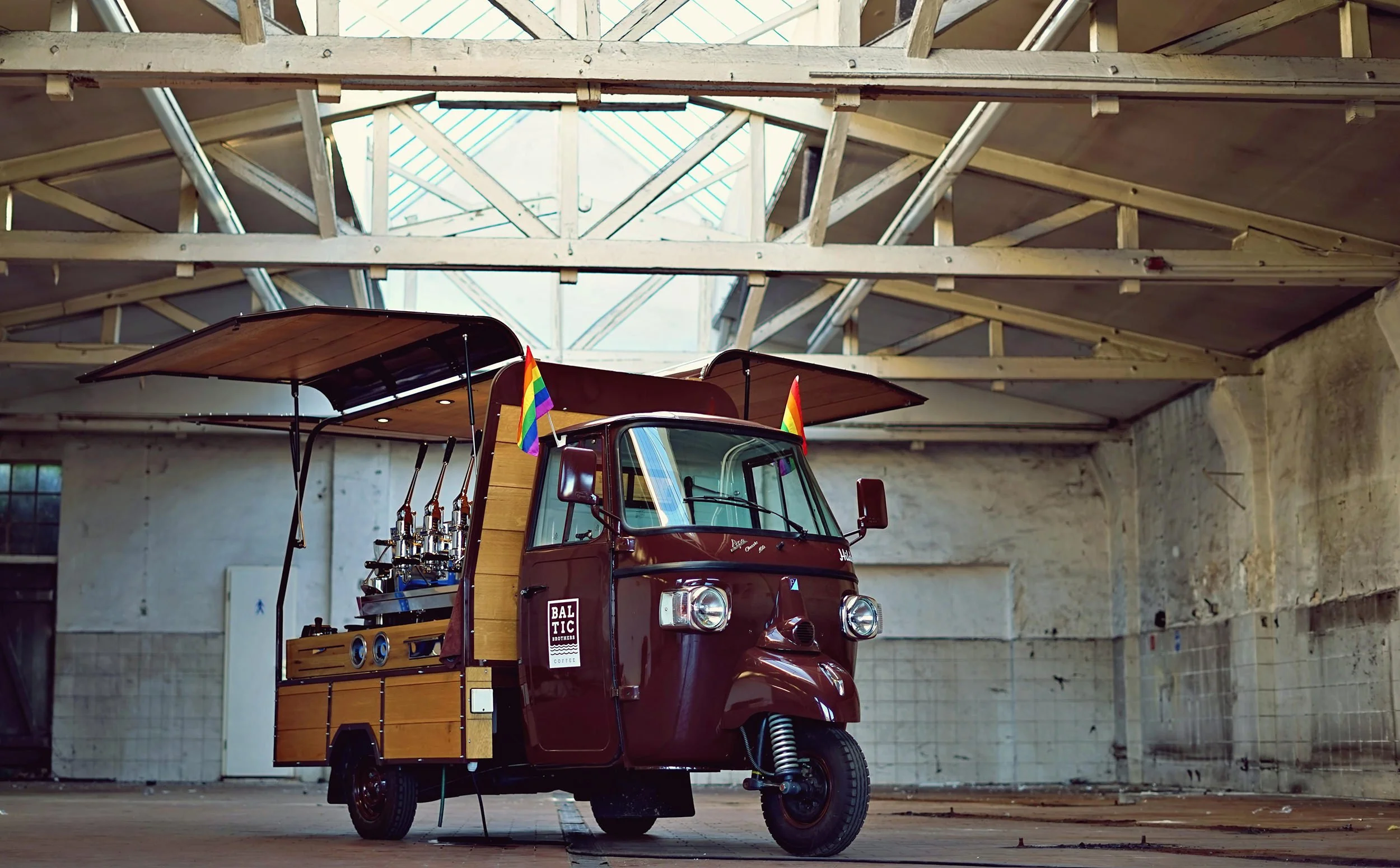 Mobile Kaffee Bar in Rostock: Specialty Coffee, Hilde Coffee Bike für Events, frisch gerösteter Kaffee & Kuchen von Baltic Brothers – dein Café. Jetzt für dein Event buchen!