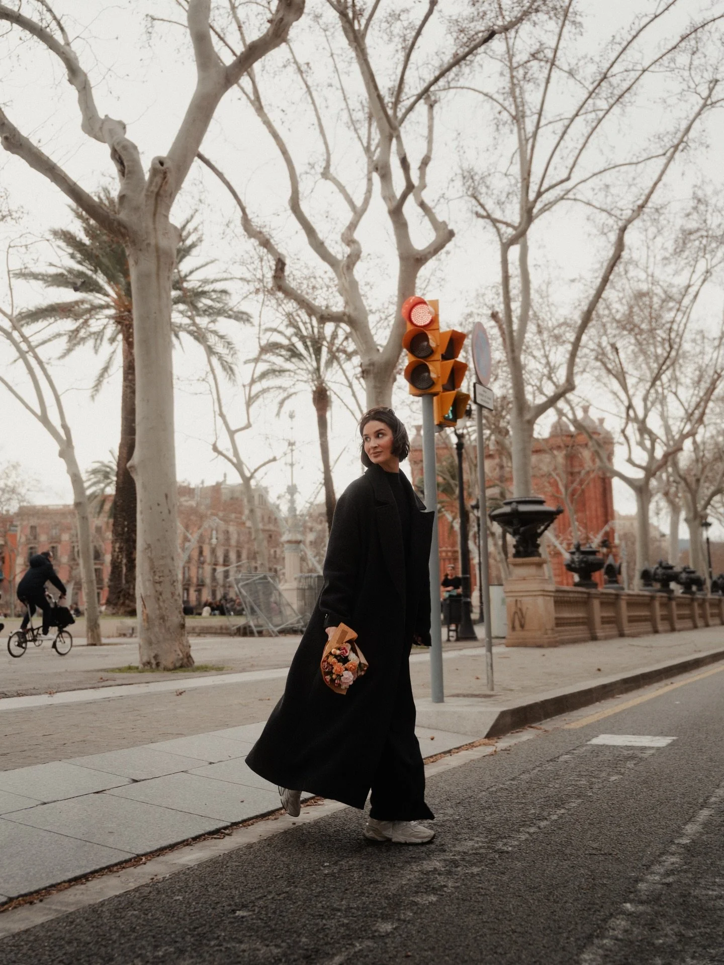 &iquest;D&oacute;nde quedaron las flores? 
Deber&iacute;an seguir cruzando portales.

@lydia_parrilla 🤍