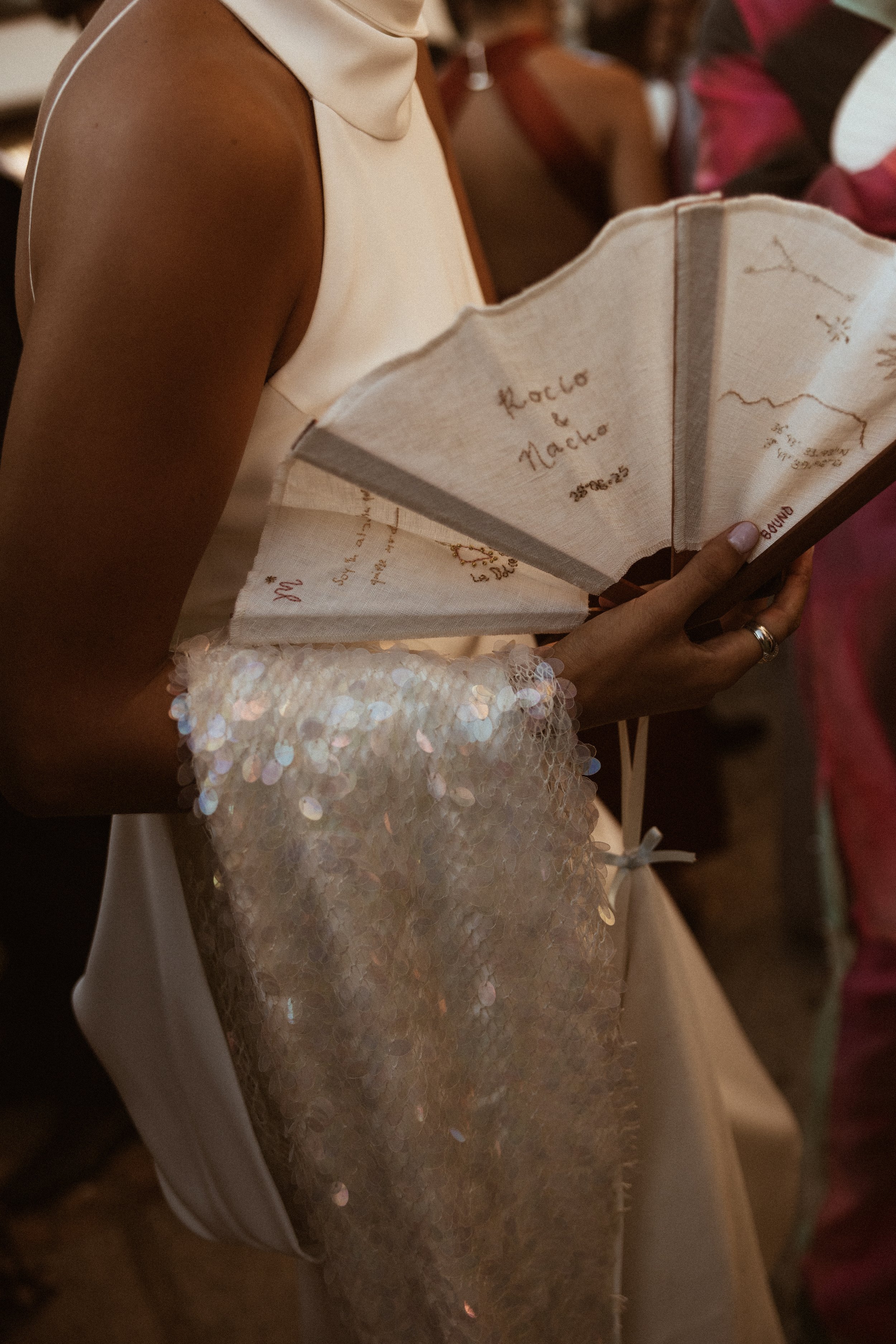 Abanico bordado a mano