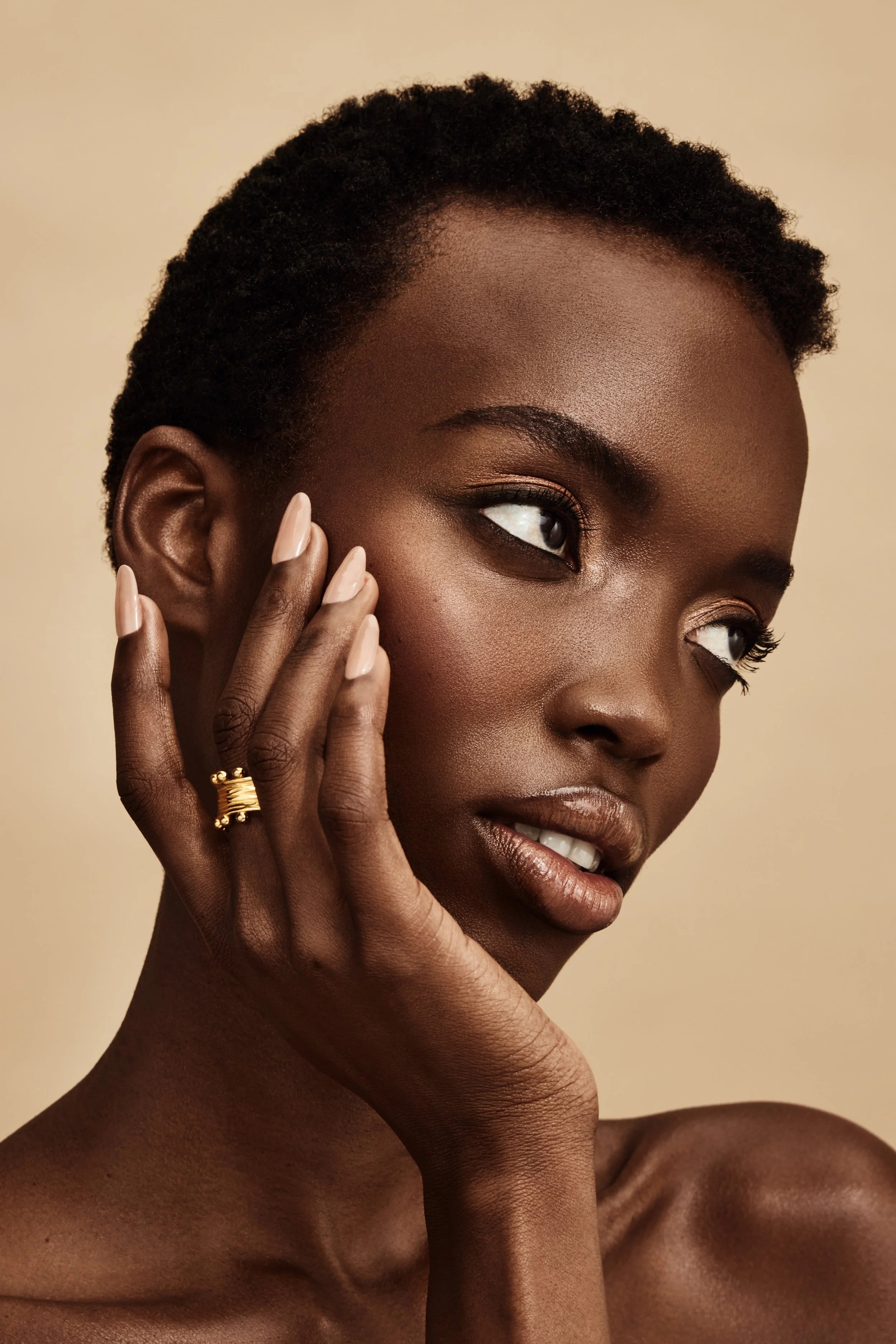 Professional fashion makeup artistry by Andrea van den Houten, showcasing a refined editorial aesthetic and technical mastery for high-end industry collaborations and global fashion campaigns.