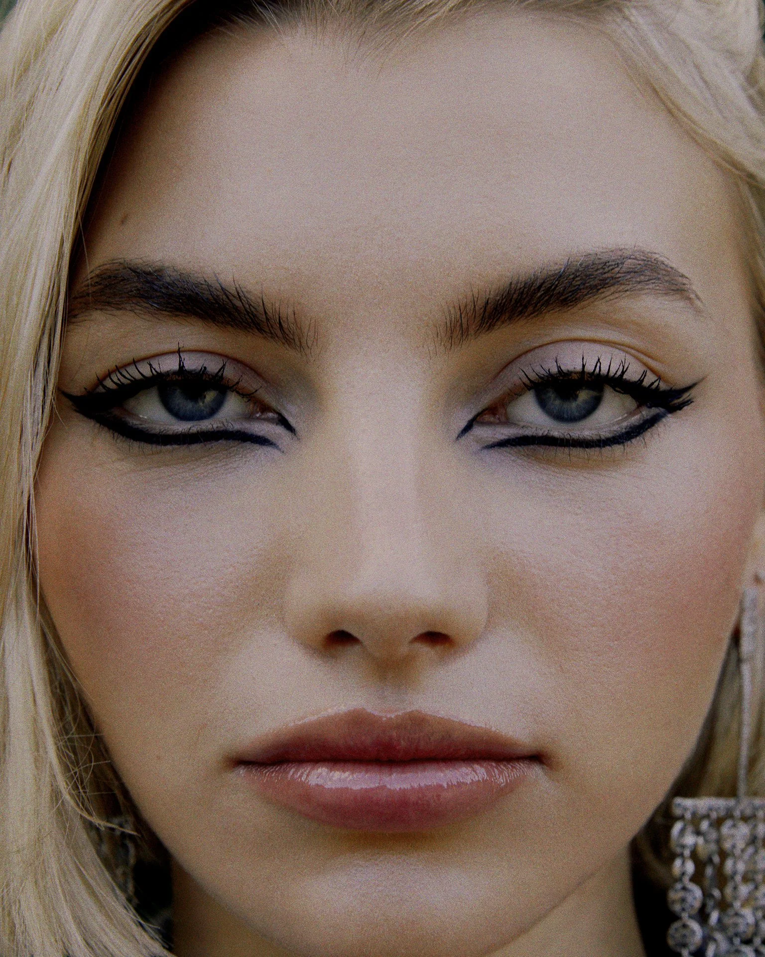 Editorial beauty artistry by Andrea van den Houten for Vogue. This look showcases high-end, professional makeup application tailored for world-leading fashion photography and global publications.
