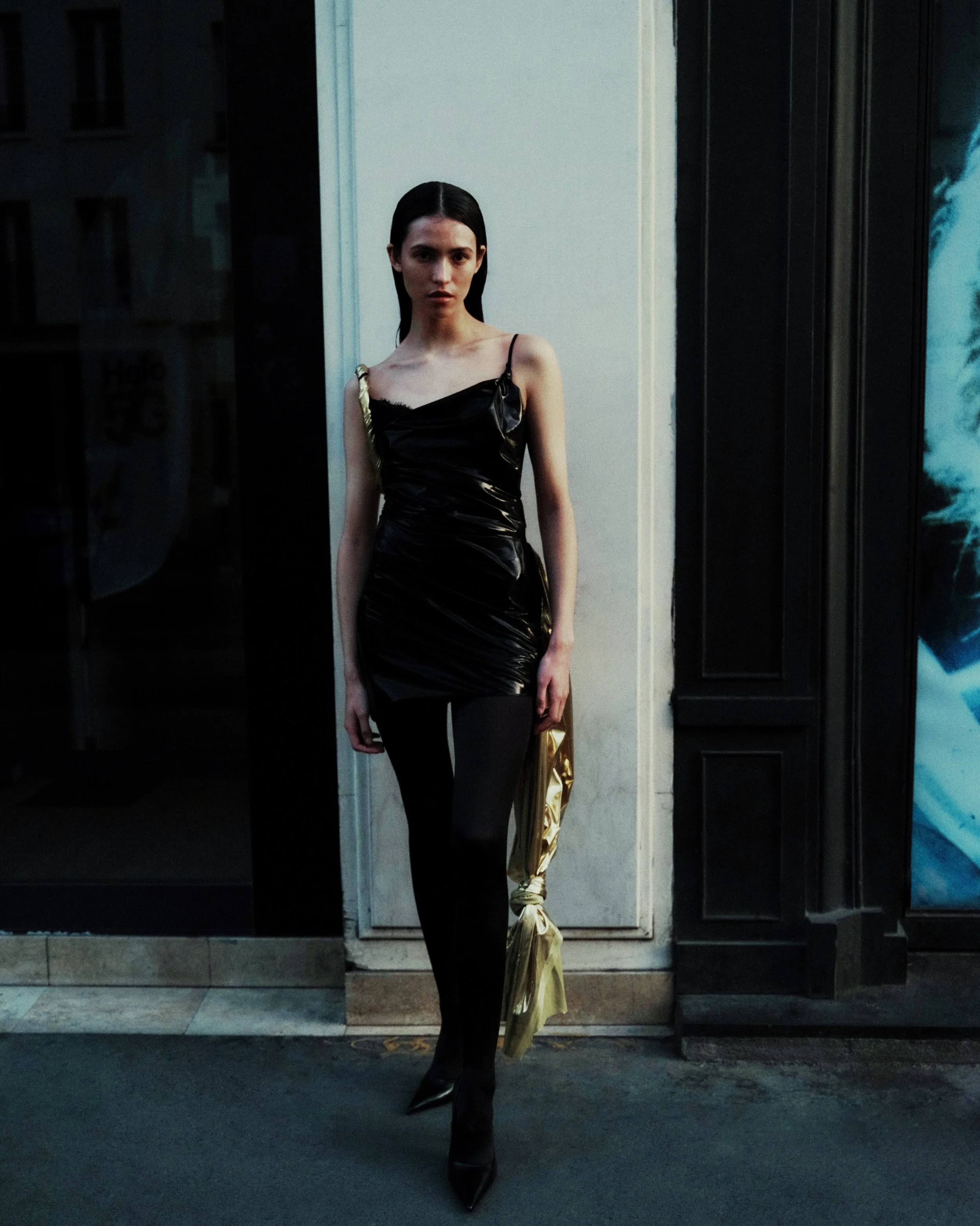 Paris-based makeup artist Andrea van den Houten; expert artistry for international fashion weeks and European editorial shoots.