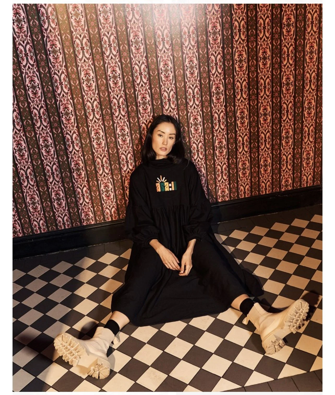 Professional editorial artistry by Andrea van den Houten. A curated portfolio of high-end beauty, blending technical precision with a modern international aesthetic.