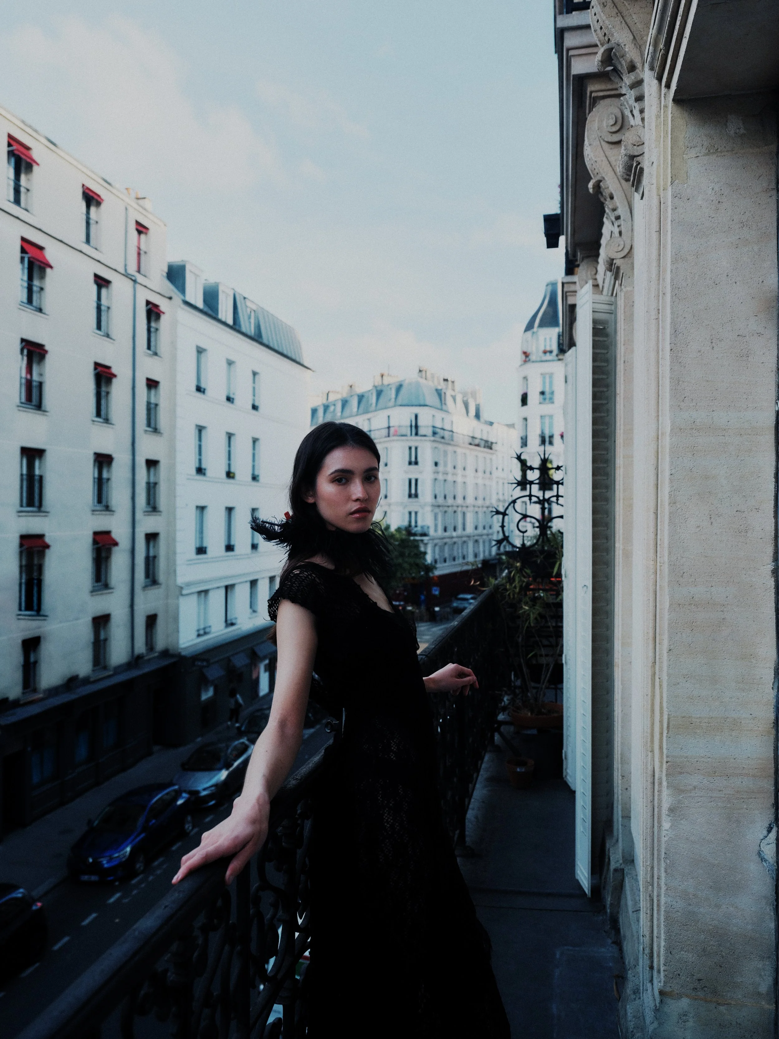 Paris-based makeup artist Andrea van den Houten; expert artistry for international fashion weeks and European editorial shoots.