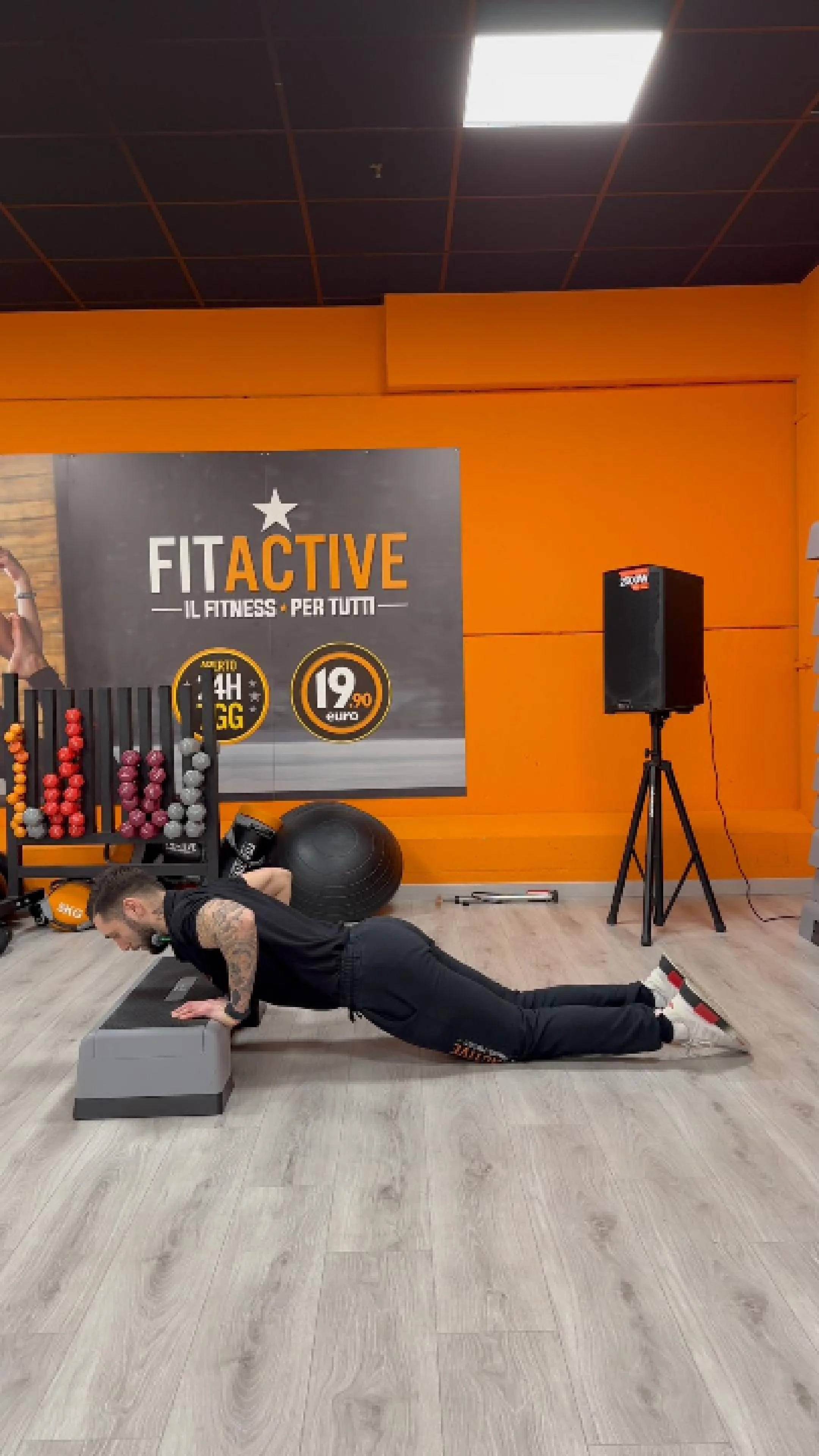 Piegamenti su step + Burpees + Plank.jpg