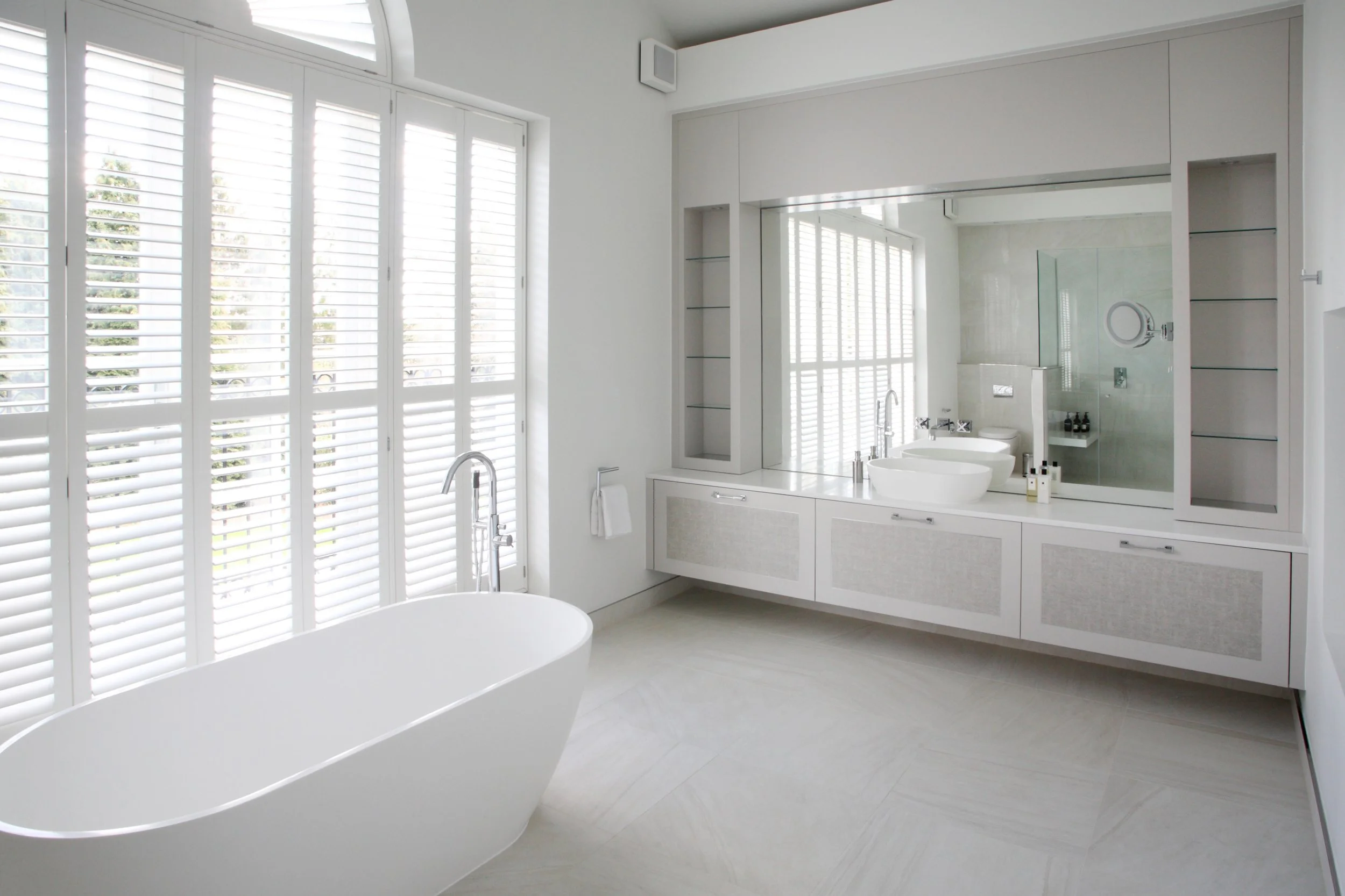 Highview-House-Cobham-071 - MASTER BATHROOM.jpg