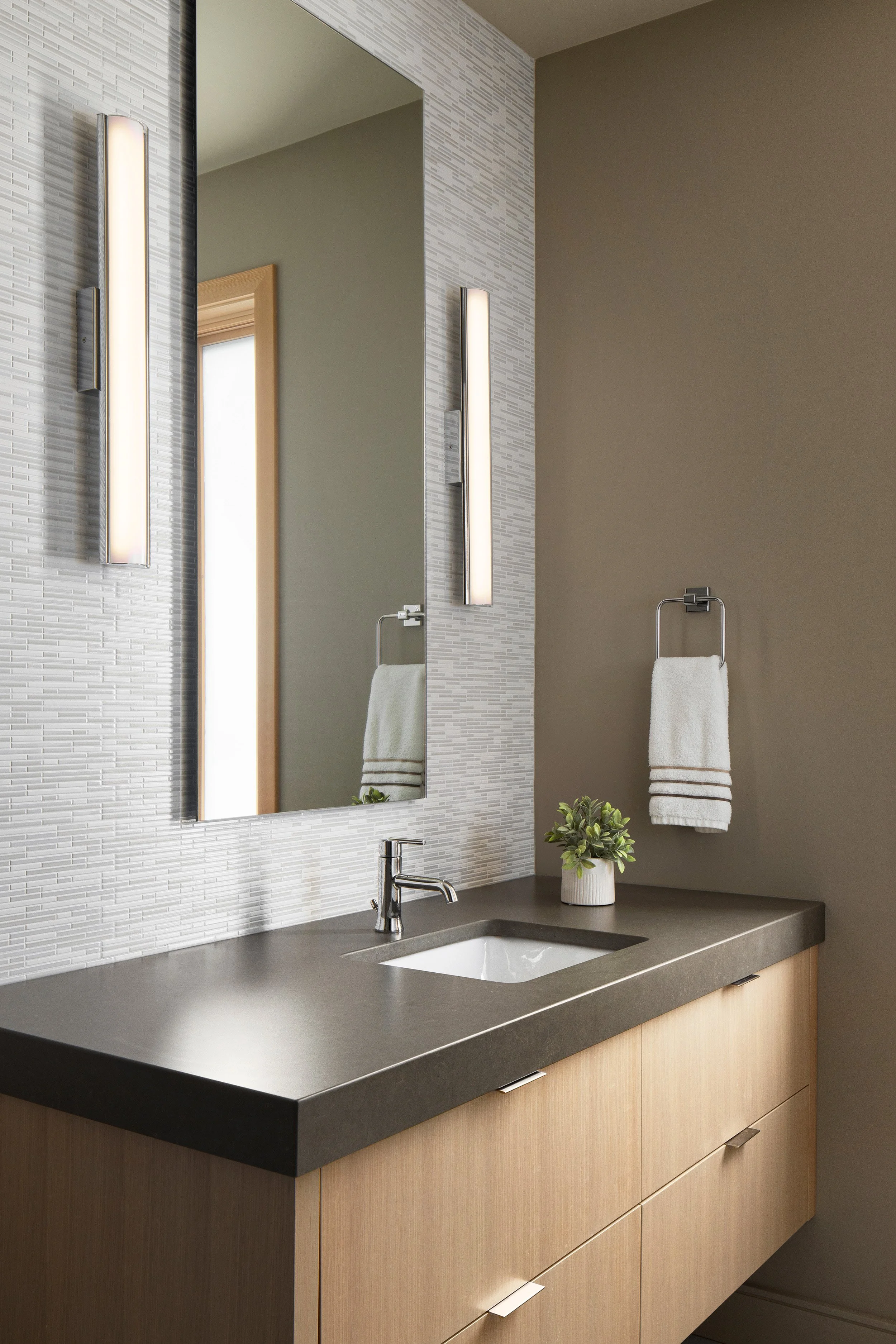 Guest Bathroom (portrait)_Form Interiors_Eymeric Widling.jpg