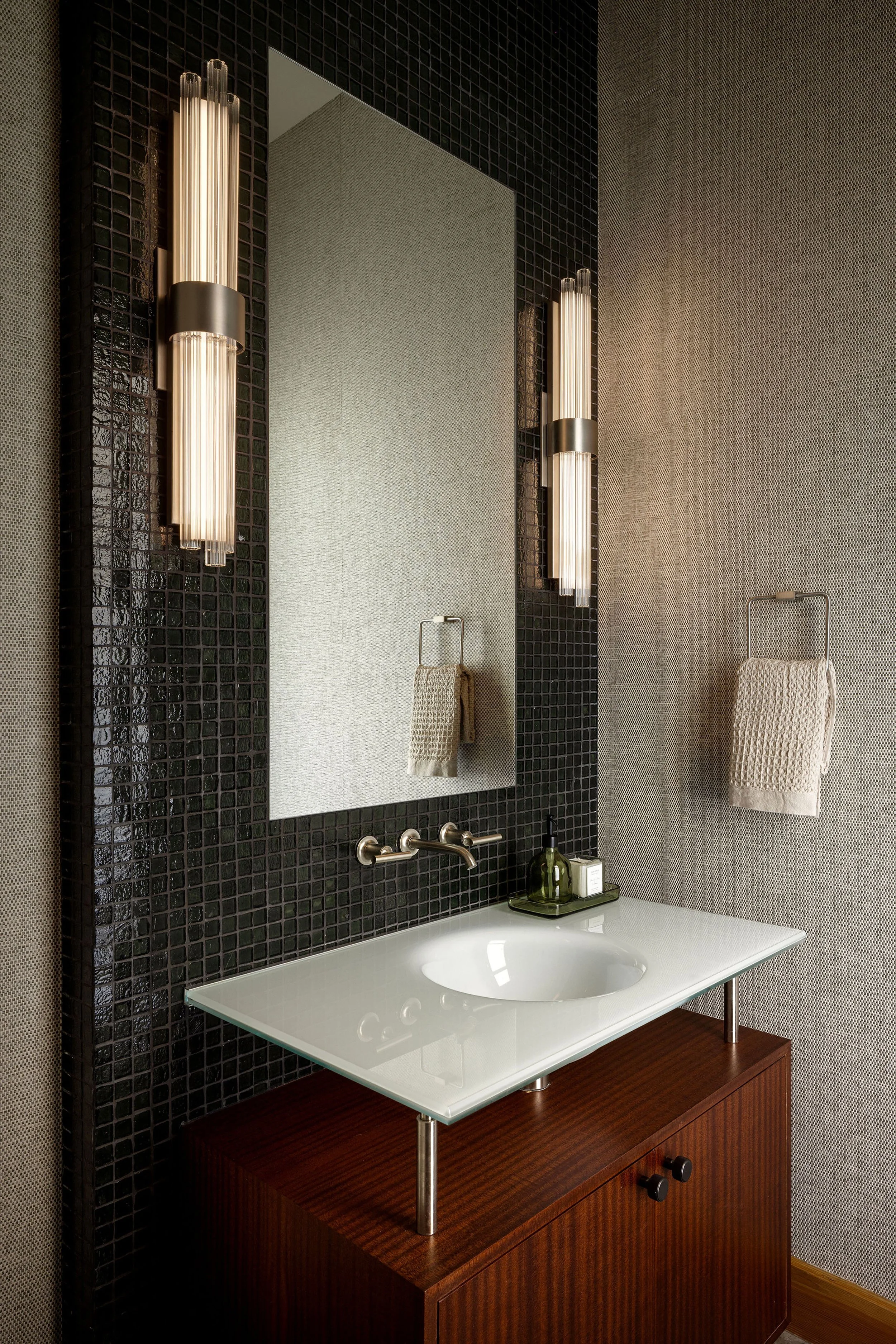 Powder Room (portrait)_Form Interiors_Eymeric_Widling.jpg