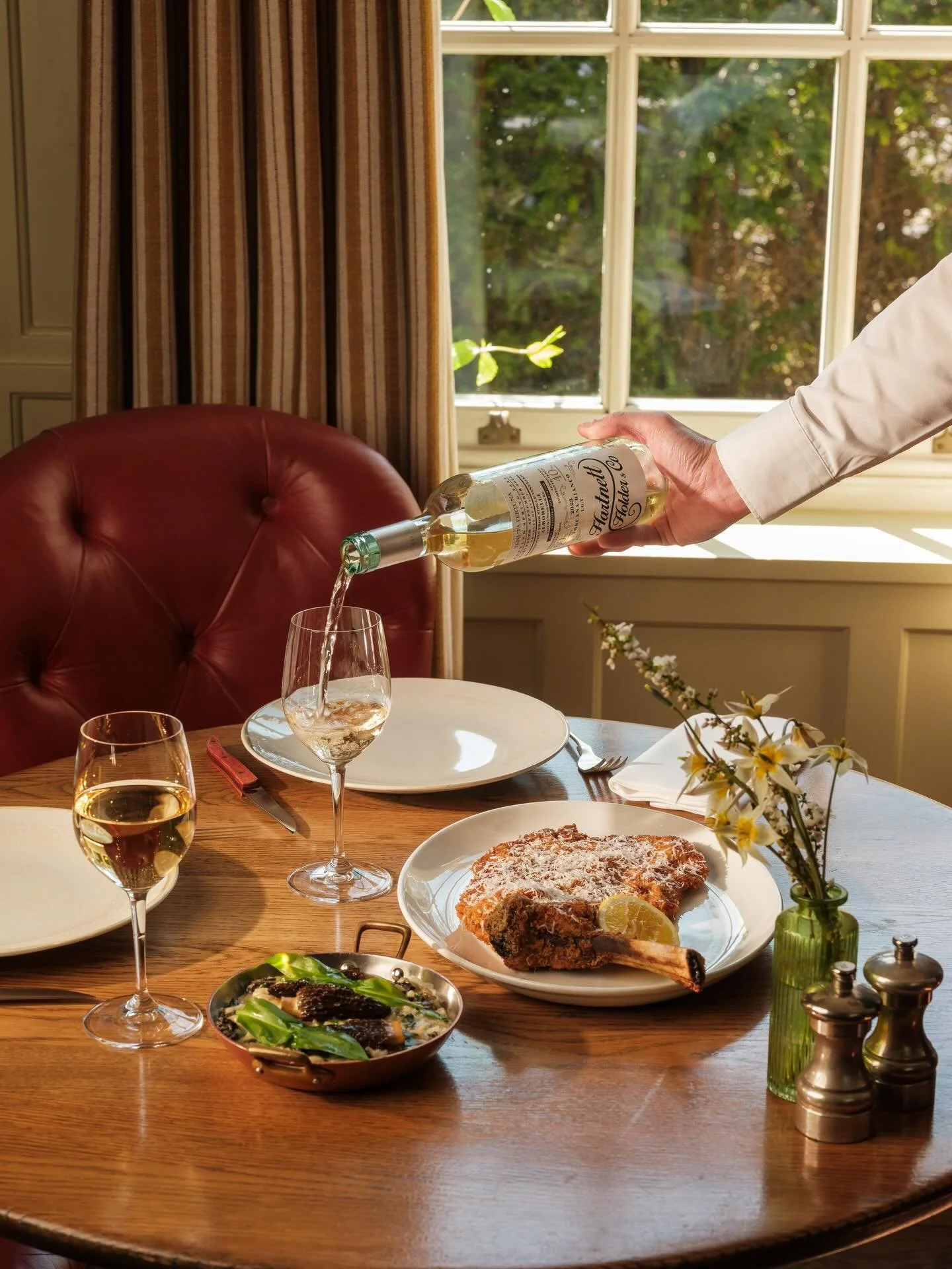 A rare opportunity to step inside the kitchens of some of the UK&rsquo;s most respected chefs&hellip;

I am pleased to introduce @discover_encountr&rsquo;s three-day culinary retreat at the exquisite @limewoodhotel runs from 30 September to 2 October