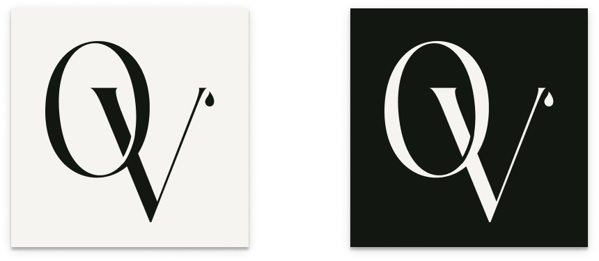 Deux logos semblables de la lettre 'Q' avec un stylet ou un pinceau, l'un sur un fond blanc et l'autre sur un fond noir.