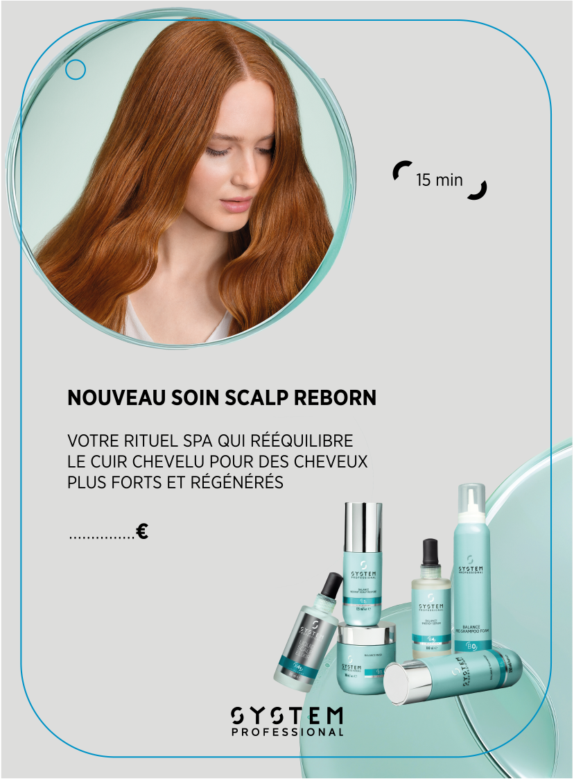 Une femme avec des cheveux roux longs et ondulés, vue de profil, promotion d'une nouvelle gamme de soins pour le cuir chevelu rebondi et des cheveux plus forts et régénérés, avec des produits capillaires en packaging bleu et blanc.