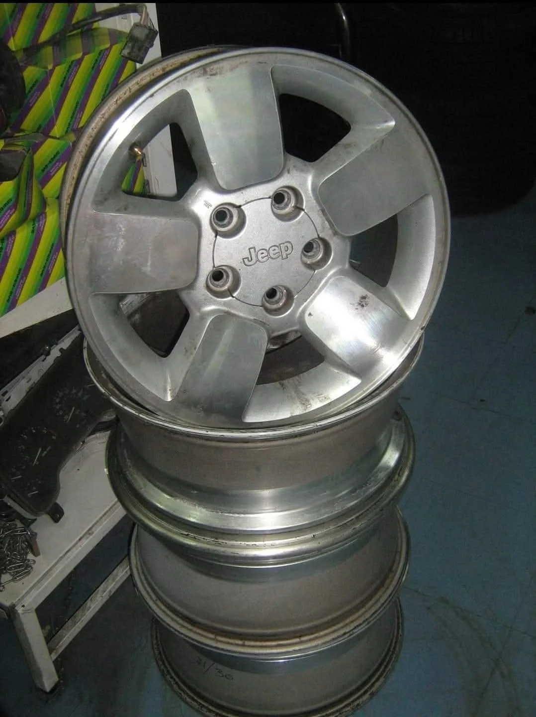 original and aftermarket alloy wheels for jeep vehicles