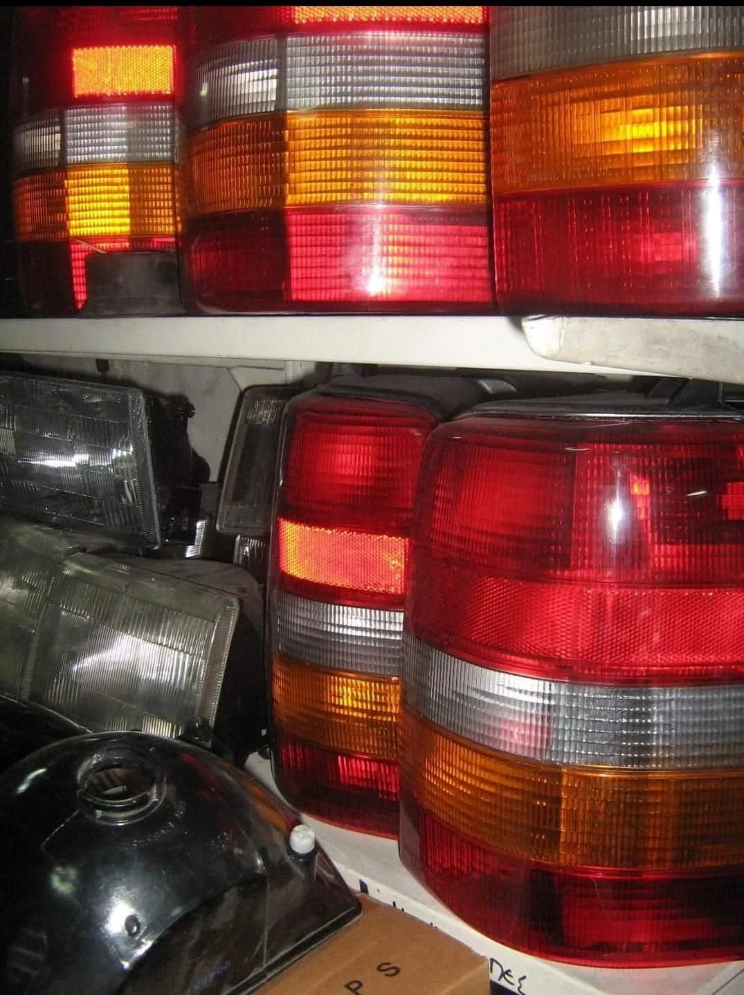 Jeep center Athens supplies lightning components, including headlights, taillights and indicators.