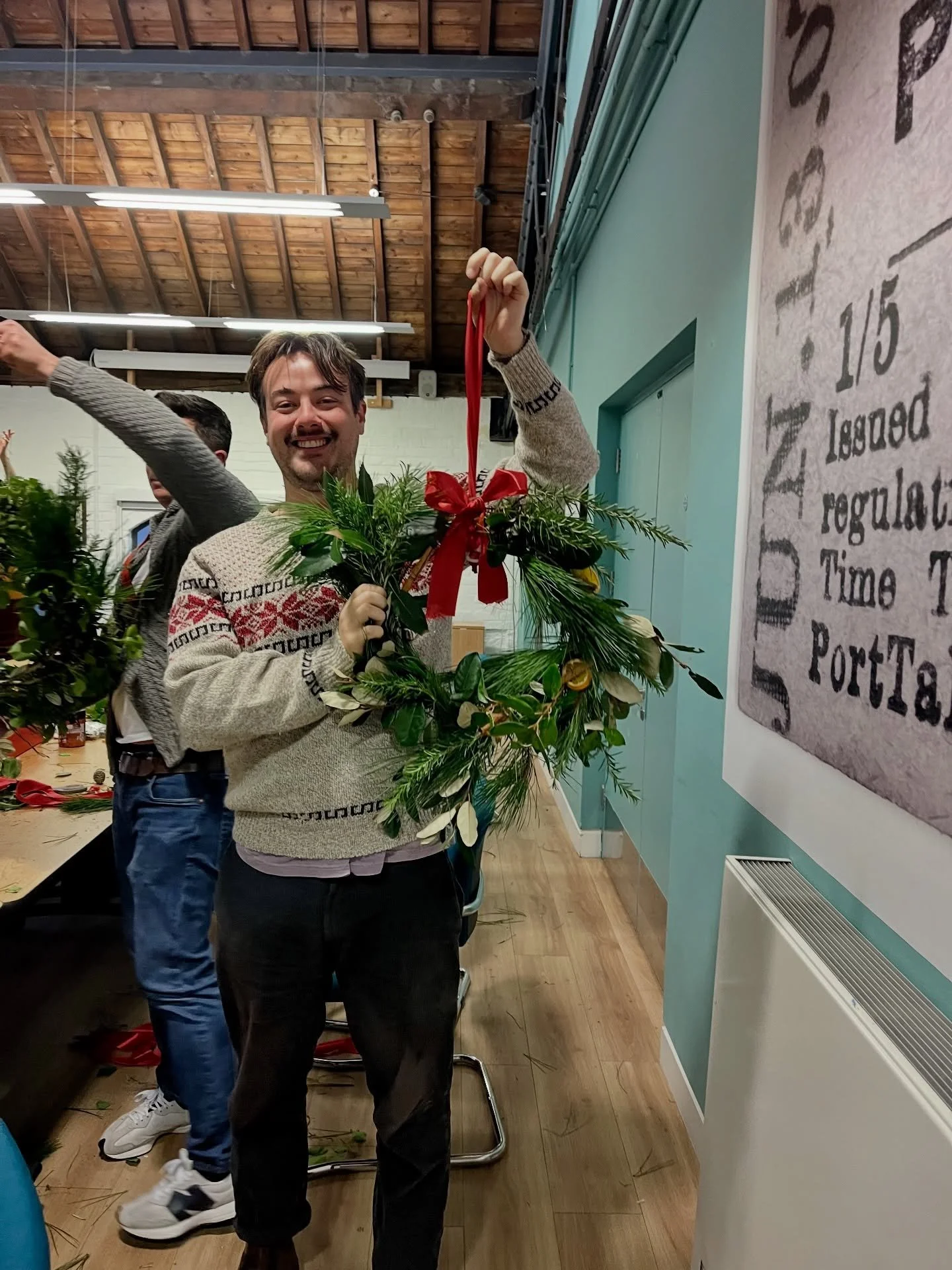 Getting into the holly-day spirit with a tree-mendous wreath-making workshop.🎄Last week, we worked with staff at Swansea Waterfront Museum to create sustainable Christmas wreaths using locally sourced foliage and repurposed decorations. The result: 